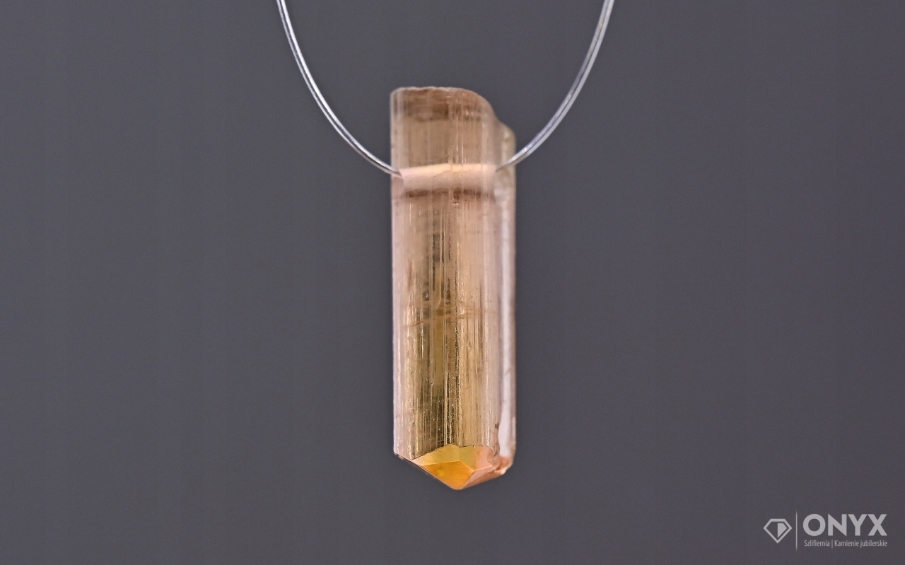 Turmalín provrtaný přírodní křišťál 14,5x4,5