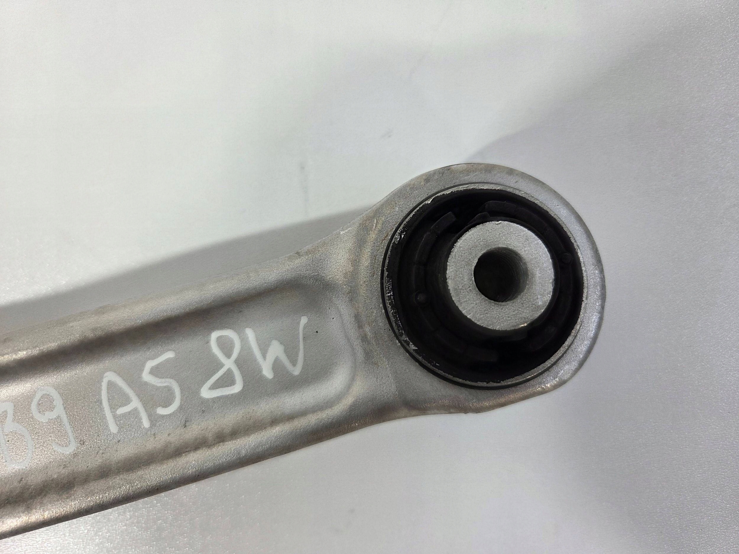 Audi A4 S4 B9 , A5 8W arm front right 8W0407156A (Q677)