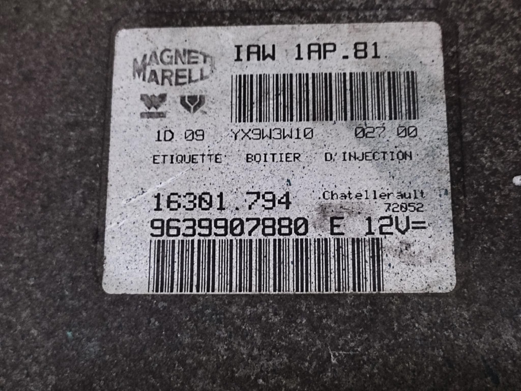 PEUGEOT 206 unité de commande électronique uce moteur 9639907880