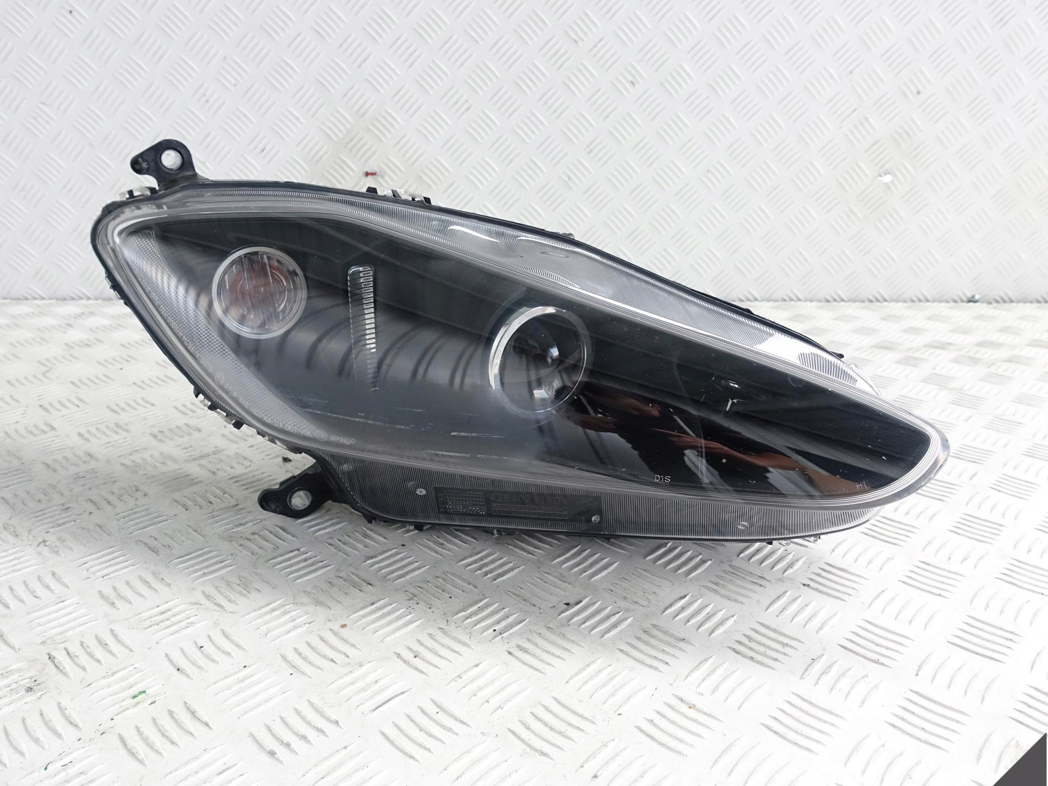 MASERATI GRANTURISMO MC STRADALE XENON PRAWA EU LAMPA