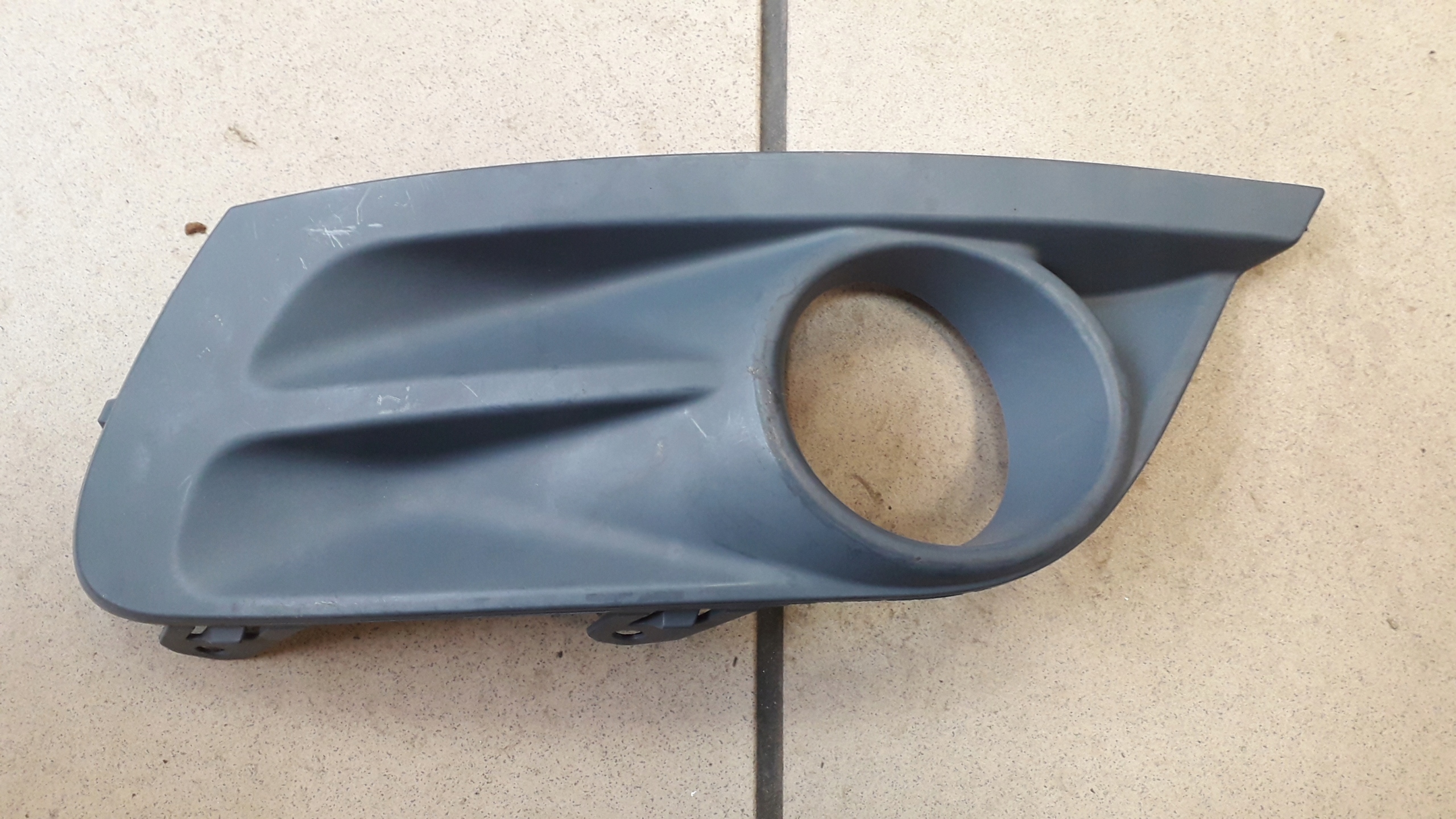 RENAULT FLUENCE 12- LIFT RAMKA HALOGENU PRAWA NOWA