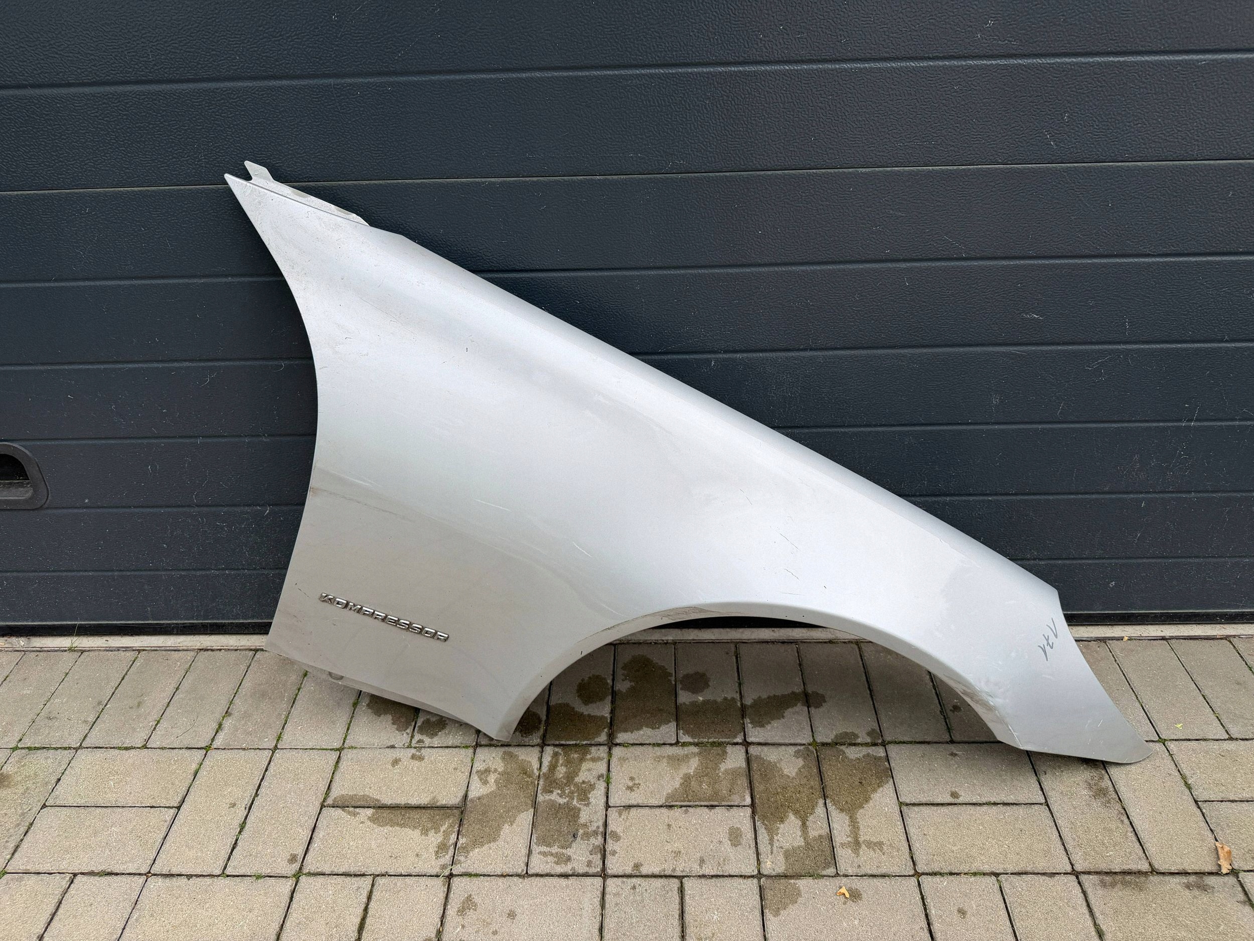 Mercedes SLK 171 05- fender right przo front without rdzy