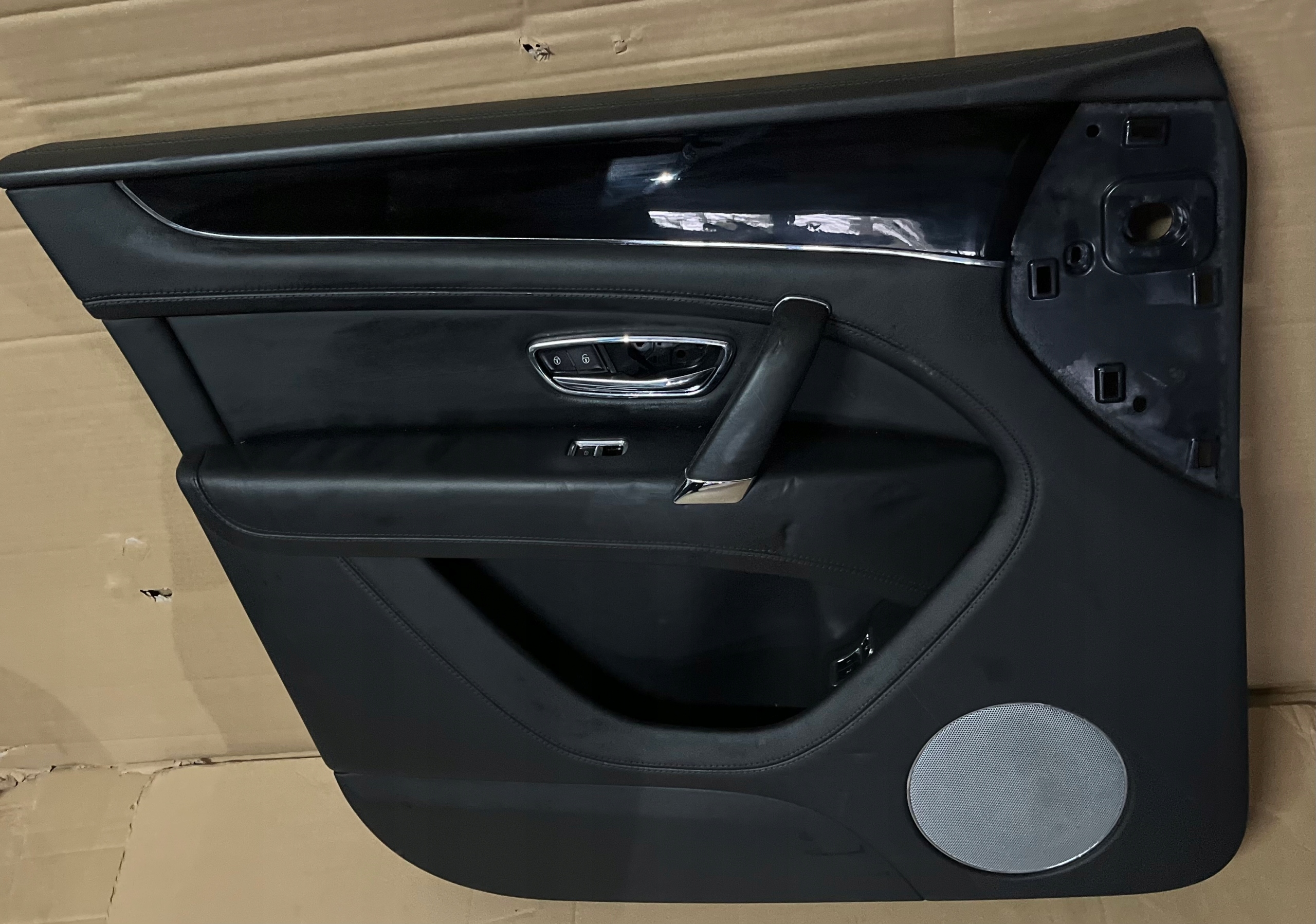 IDEALNA upholstery side door front front left BENTLEY BENTAYGA 1