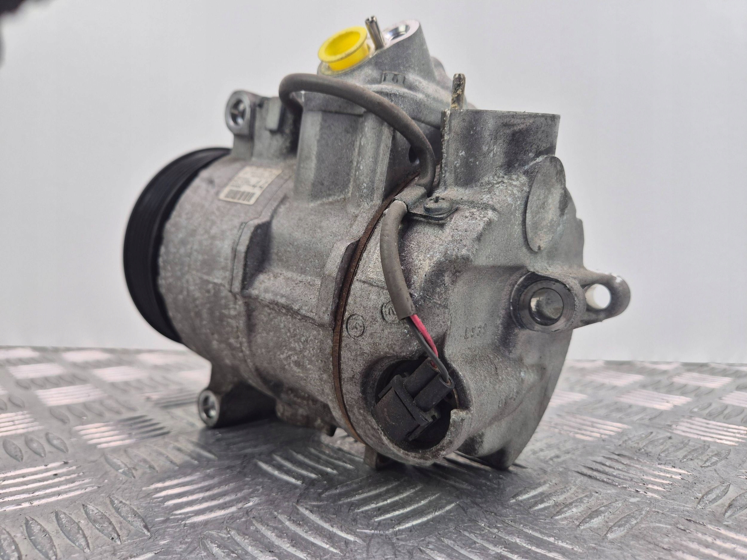 Mercedes C250 CGI W204 compressor; compressor of the air conditioning A0022304411