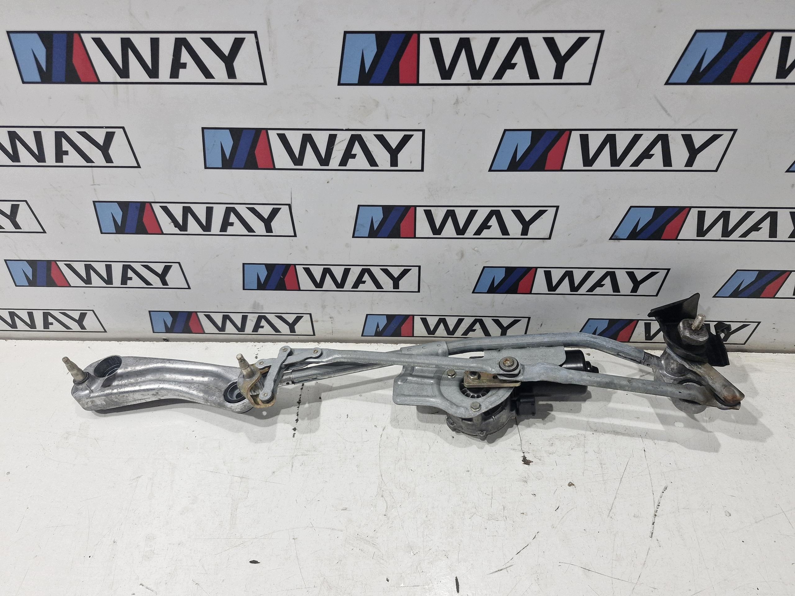 8361741 BMW E39 Wischergestänge vorne Original