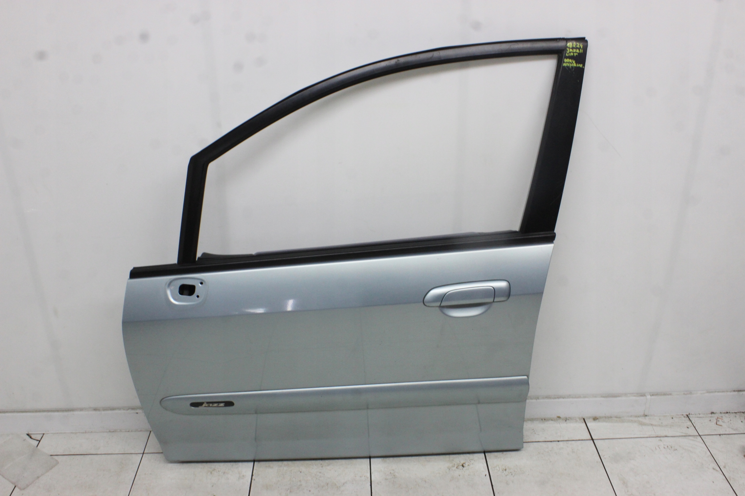 HONDA JAZZ II 01r- ДВЕРИ СЛЕВА СПЕРЕДИ ЛЕВЫЙ ПЕРЕД B528m