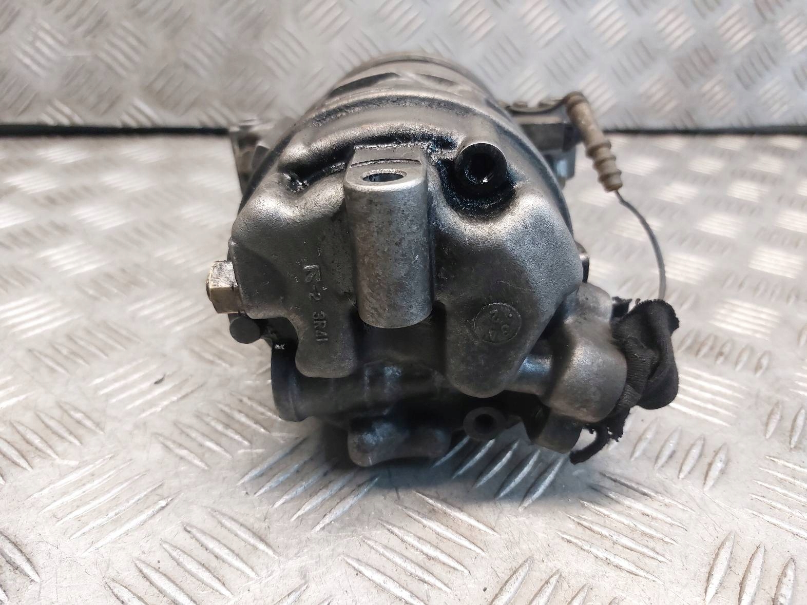 compressor compressor; of the air conditioning BMW E46 LIFT 320D 6905643