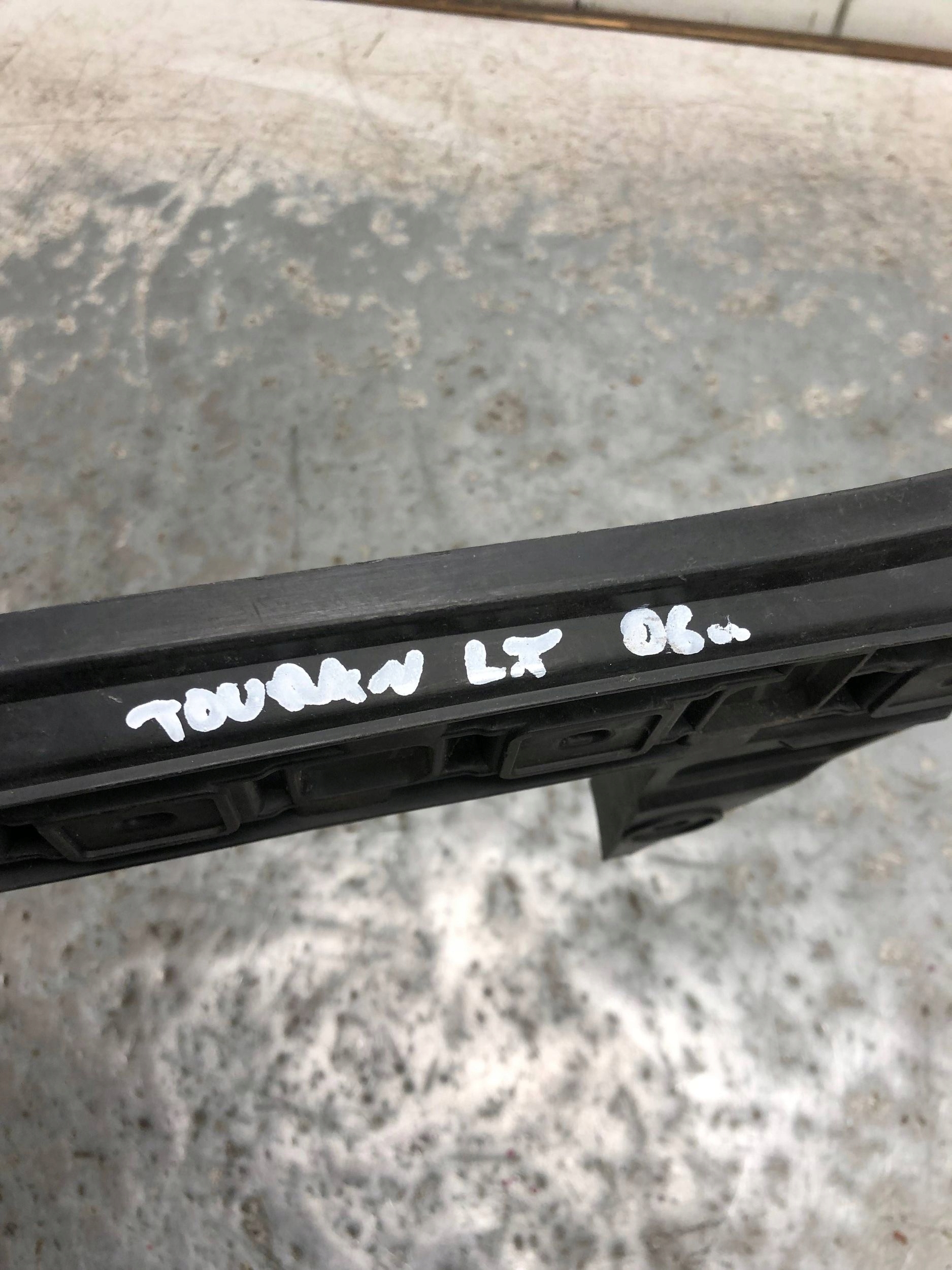 bumper bracket left rear part VW TOURAN and 1T0807375B