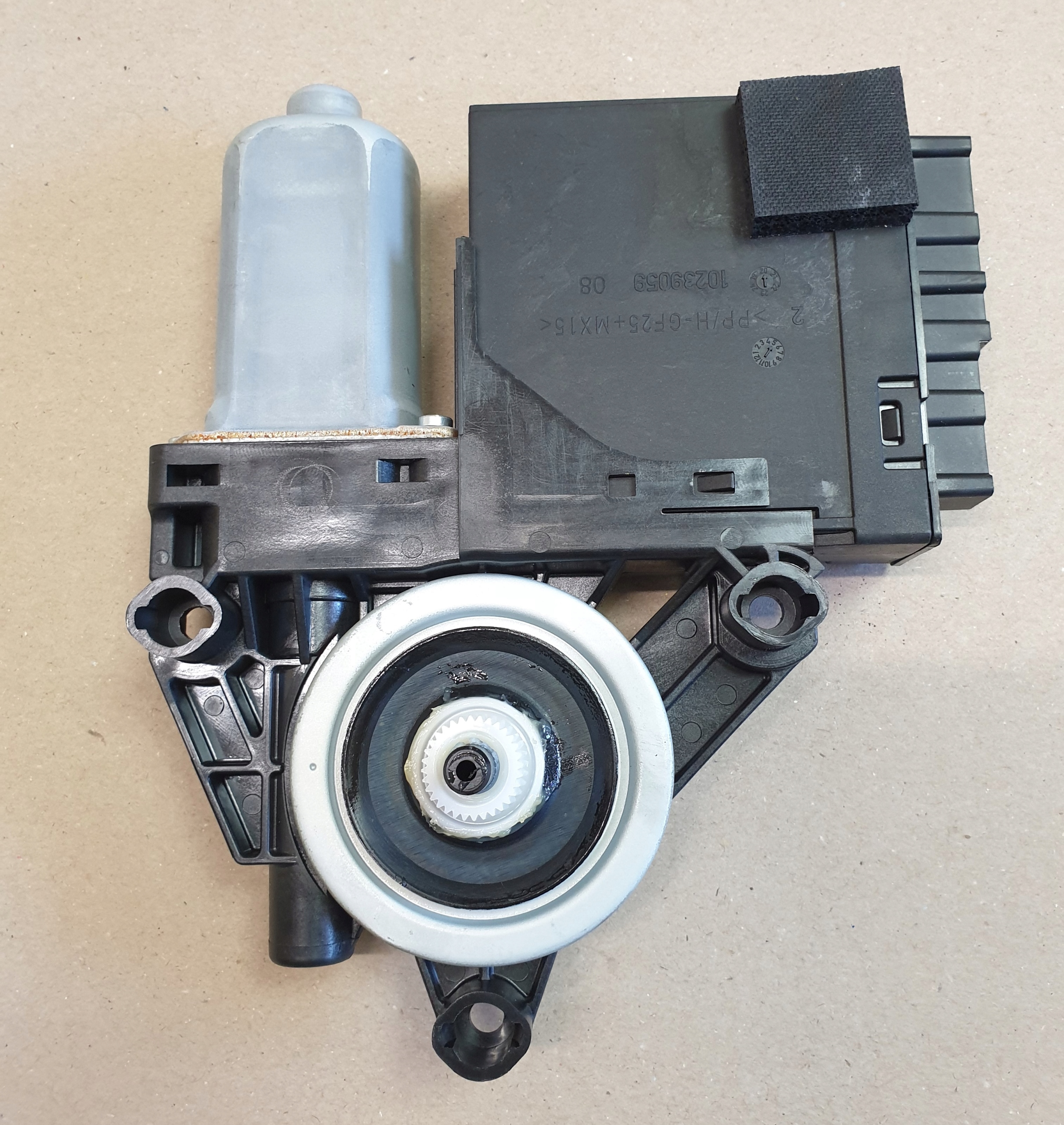 mini motor of the opening windows module control unit left front VOLVO XC40 OE 20r
