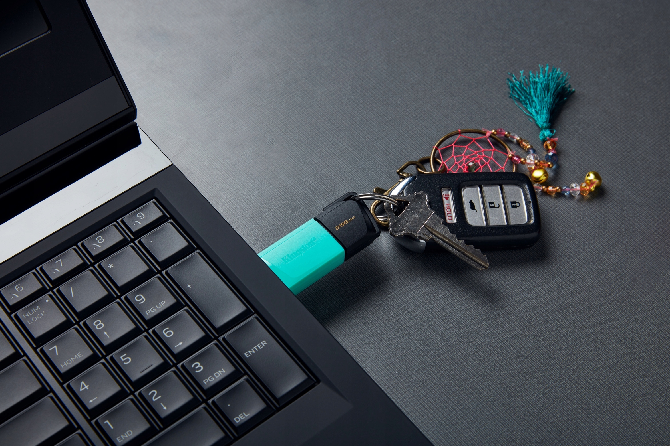 KINGSTON 256GB USB3.2 Gen1 DataTraveler Exodia M (Black + Teal) — 14