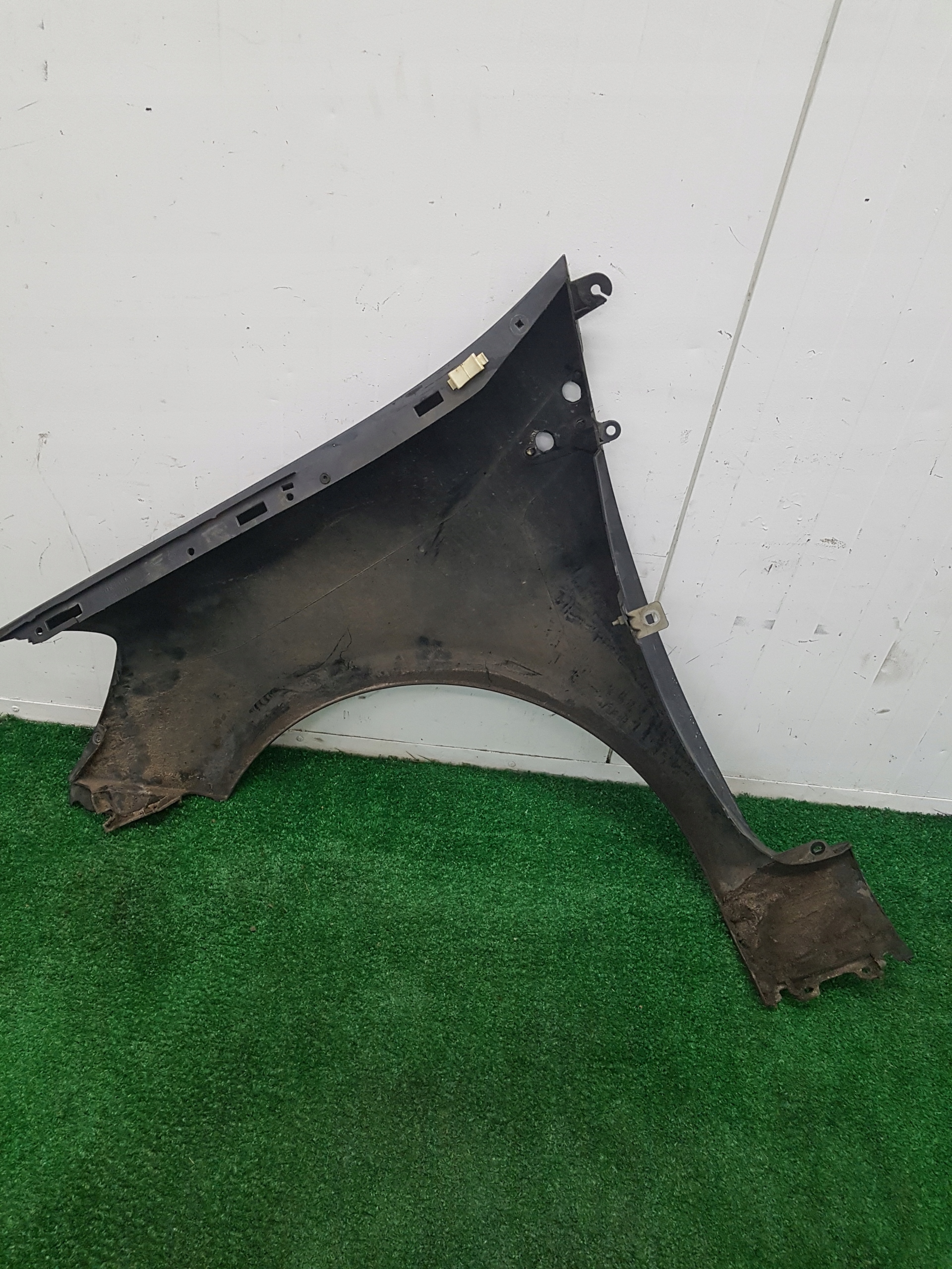 fender right front RENAULT CLIO 3 8200256118