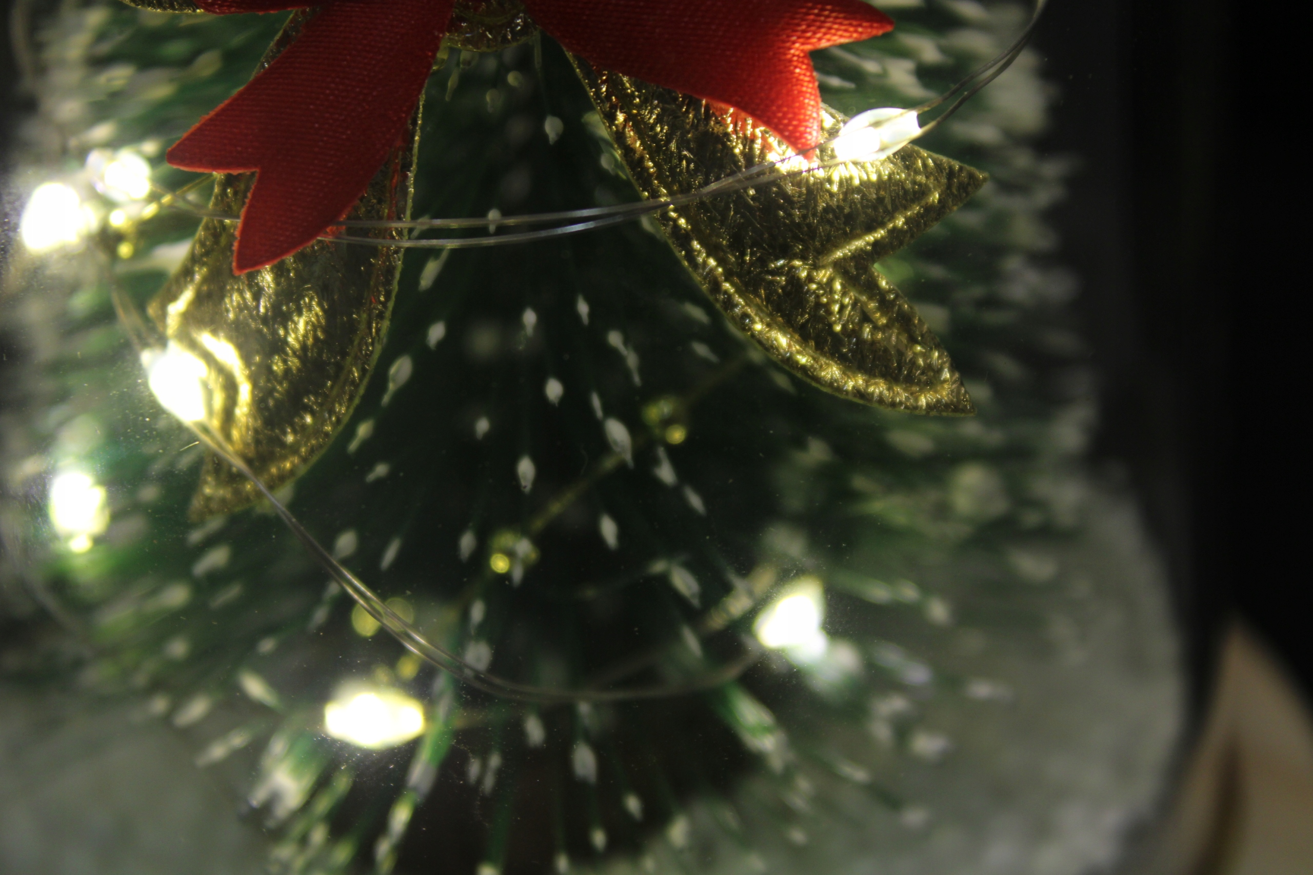 WIECZNA CHOINKA W SZKLE LED JAK RÓŻA MIKOŁAJ ŚWIĘTA GWIAZDKA PREZENT LED Wysokość produktu 29.5 cm