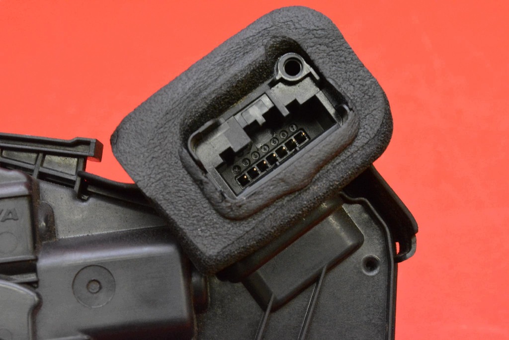lock door right front front EU 5K1837016D VW POLO 5 V 6R 5D HB 09-15