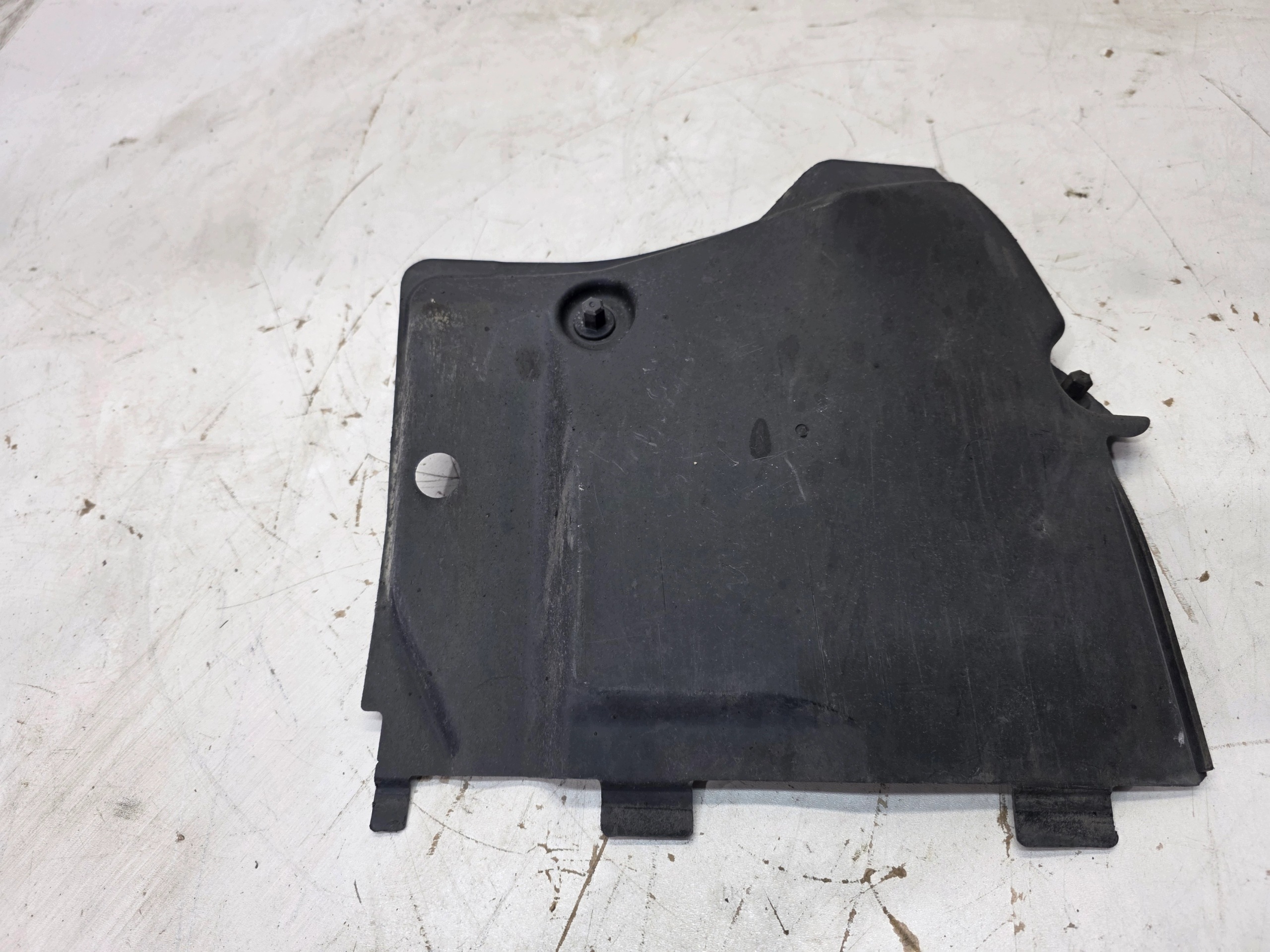 cover chassis right front MALA AUDI A4 B9 A5 8W 8W0825202 *5*