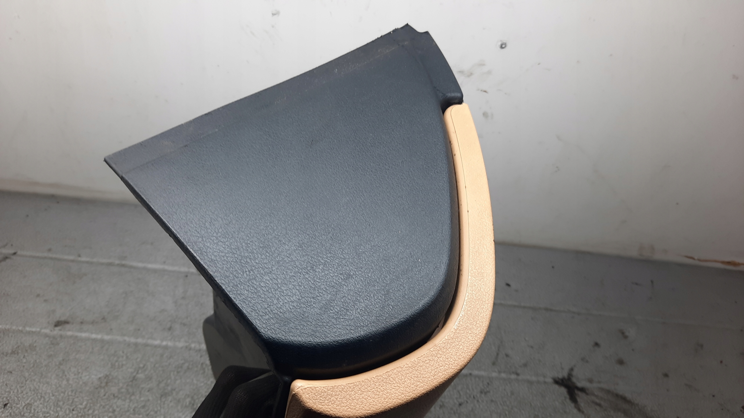 бардачок SKODA OCTAVIA I 99R 1.8b HB