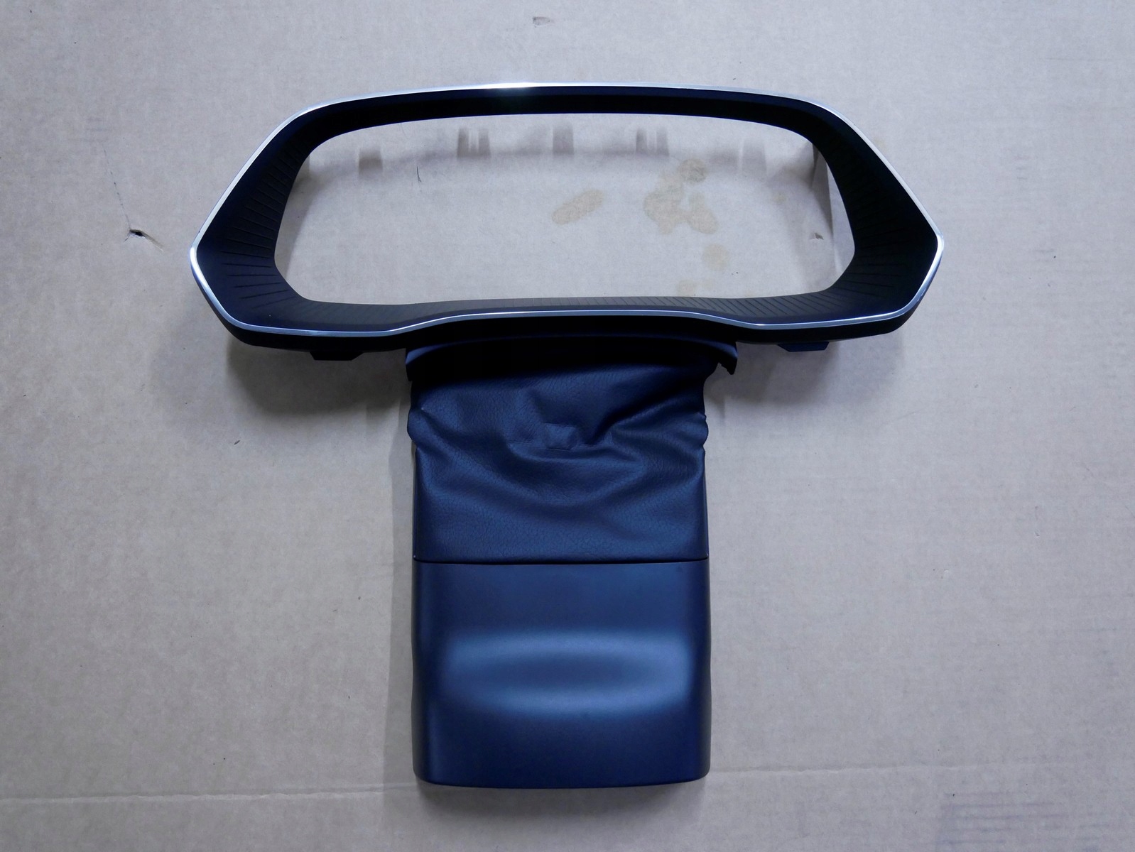 SKODA OCTAVIA IV рамка корпус счетчика