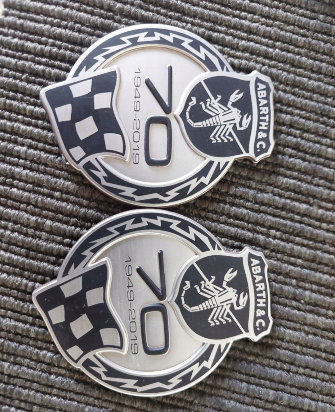 Emblemat znaczek Abarth 595 70 ANNIVERSARIO