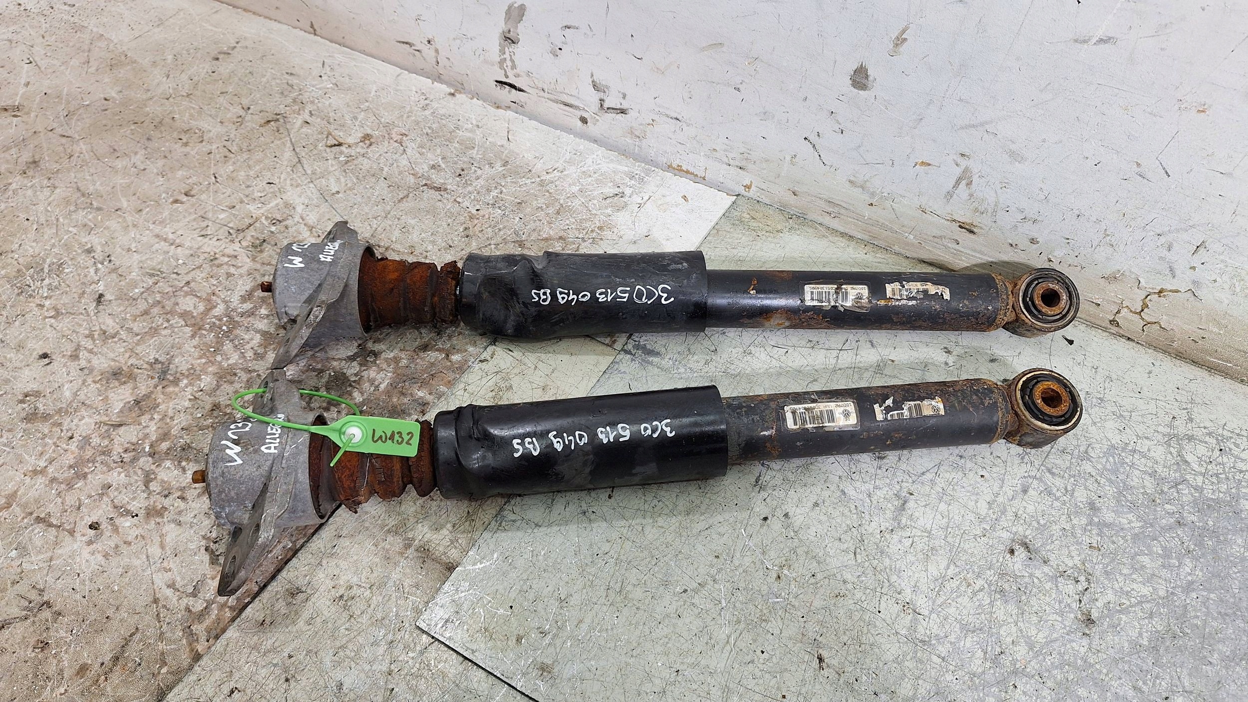 shock absorber left right rear part KPL 3C0513049BS VW PASSAT B6 B7 2.0 TDI