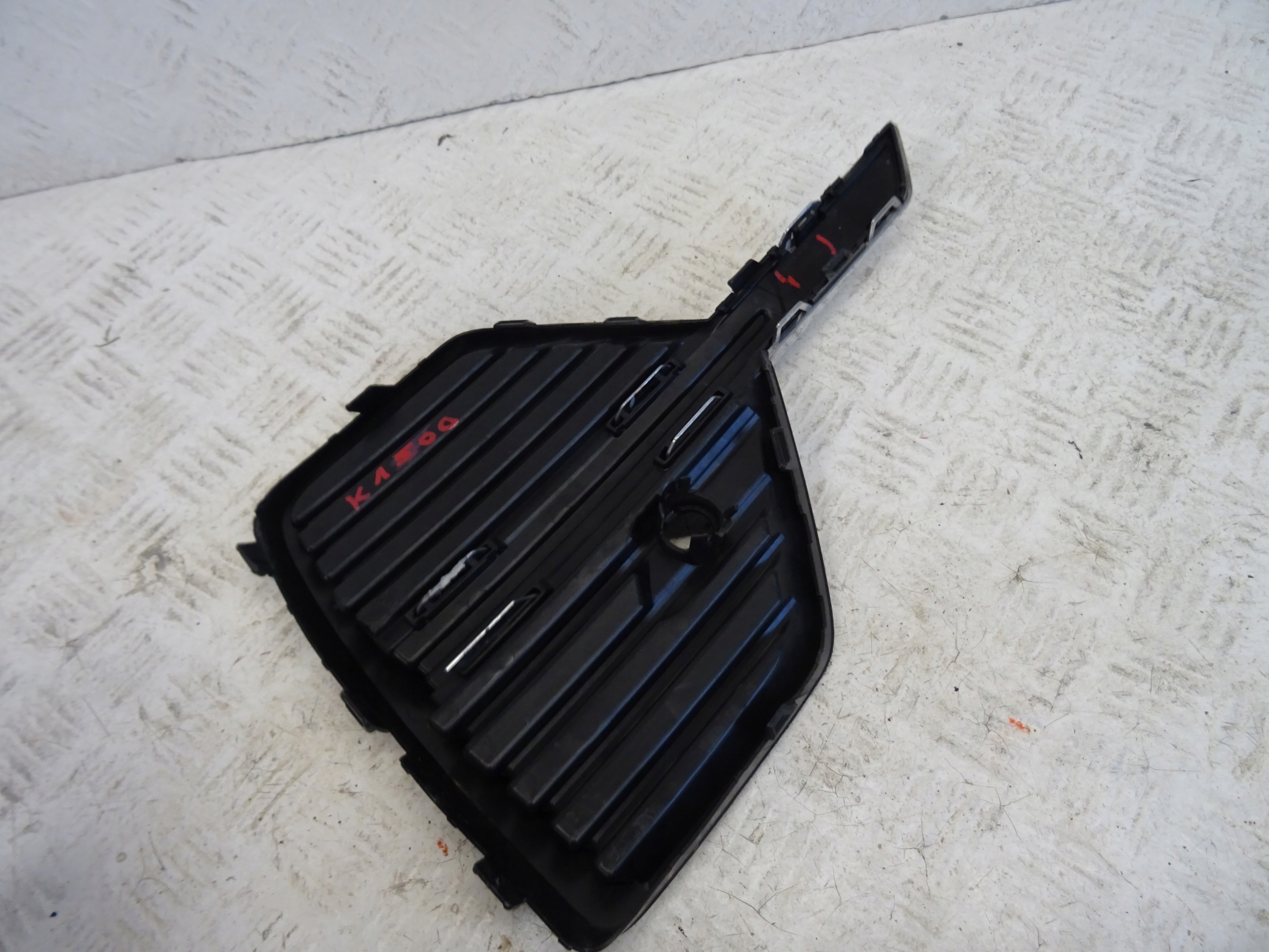 grid of a bumper front front left VOLVO XC60 II 32234946
