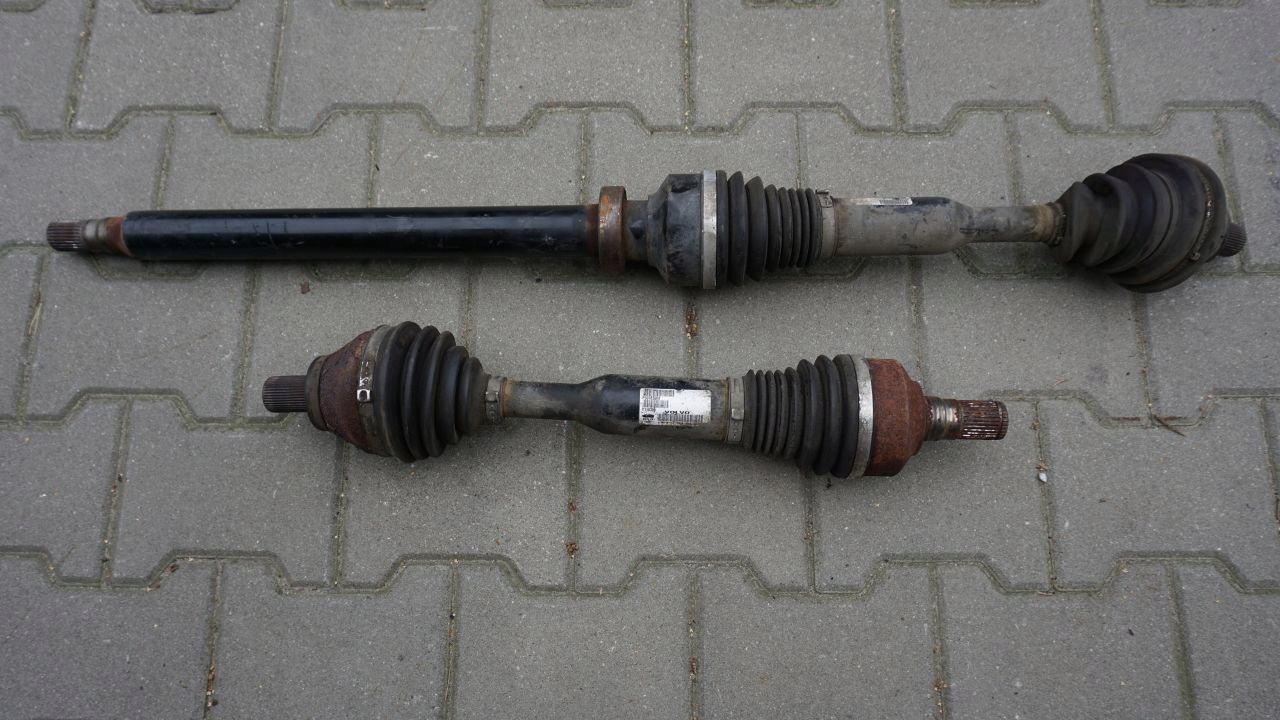 VOLVO XC60 2.0 D3 D4 - semi-axis left AUTOMAT