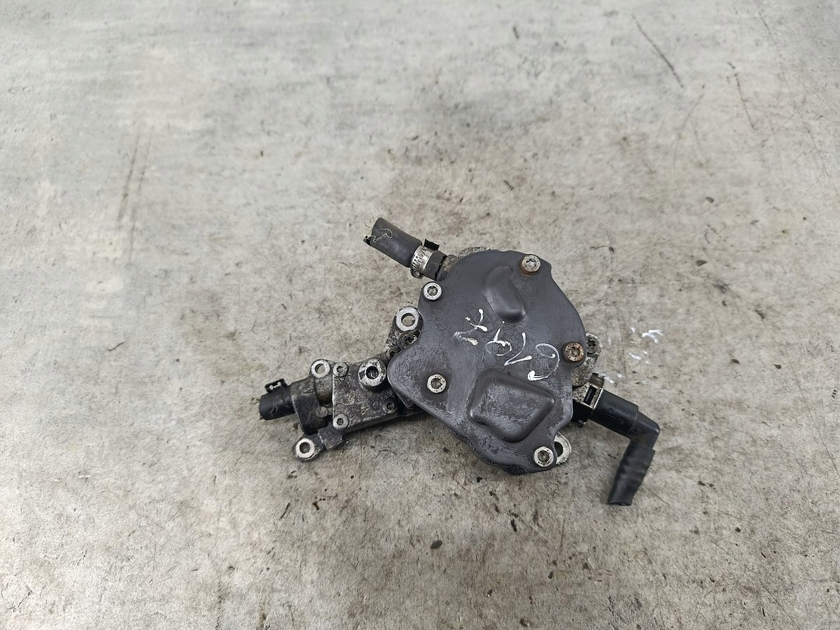 POMPA VACUM VW GOLF V 038145209N LUK 2.0 SDI