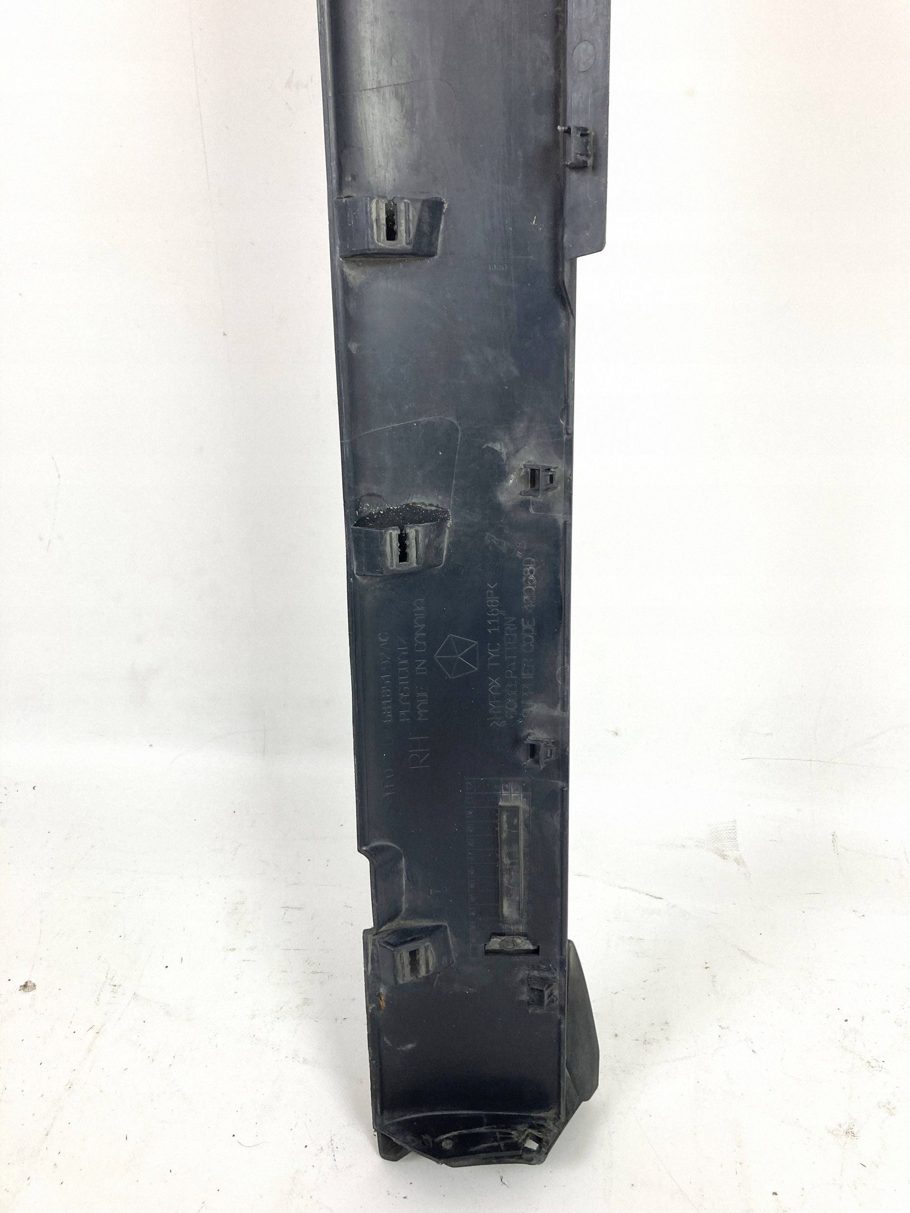 Dodge Challenger Widebody 2018+ cap threshold threshold moulding right