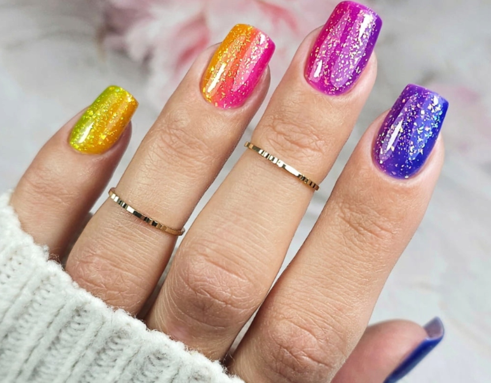 CLARESA RAINBOW JELLO BASE PINK BAZA HYBRYDOWA RÓŻOWA Z DOBINKAMI FOLII Kolor Odcienie czerwieni i różu