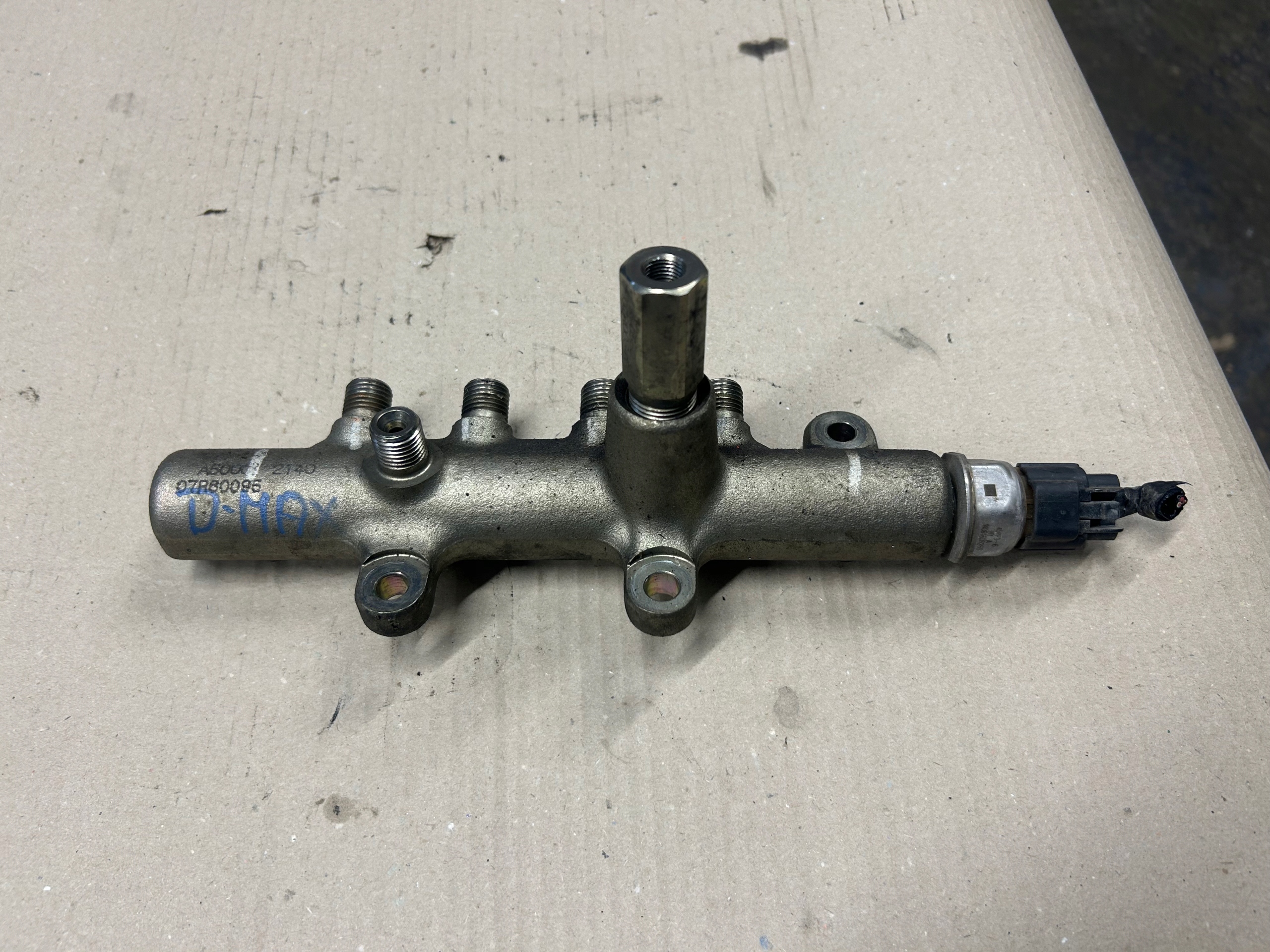 ISUZU D-MAX 2,5 D Rampe injection A50002140
