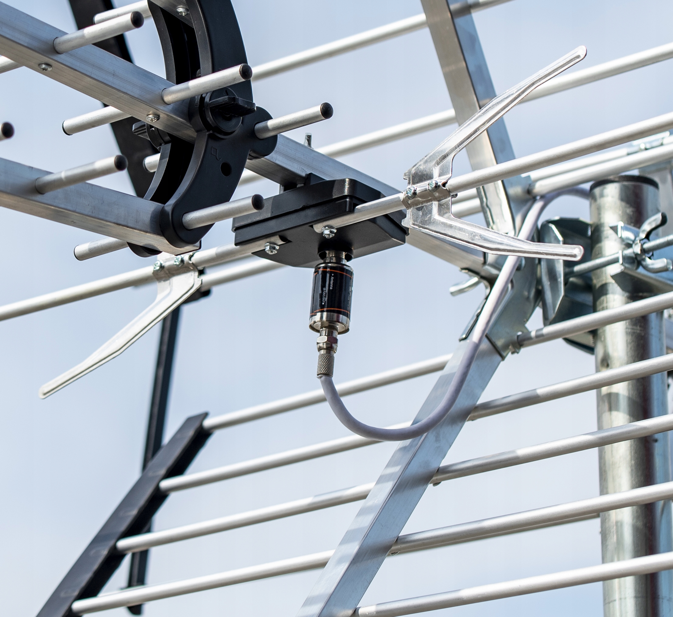 ANTENA DVBT2 DO TELEWIZJI NAZIEMNEJ COMBO 4K LTE MUX8 WZMACNIACZ ZESTAW 2TV Model OLYMPIA