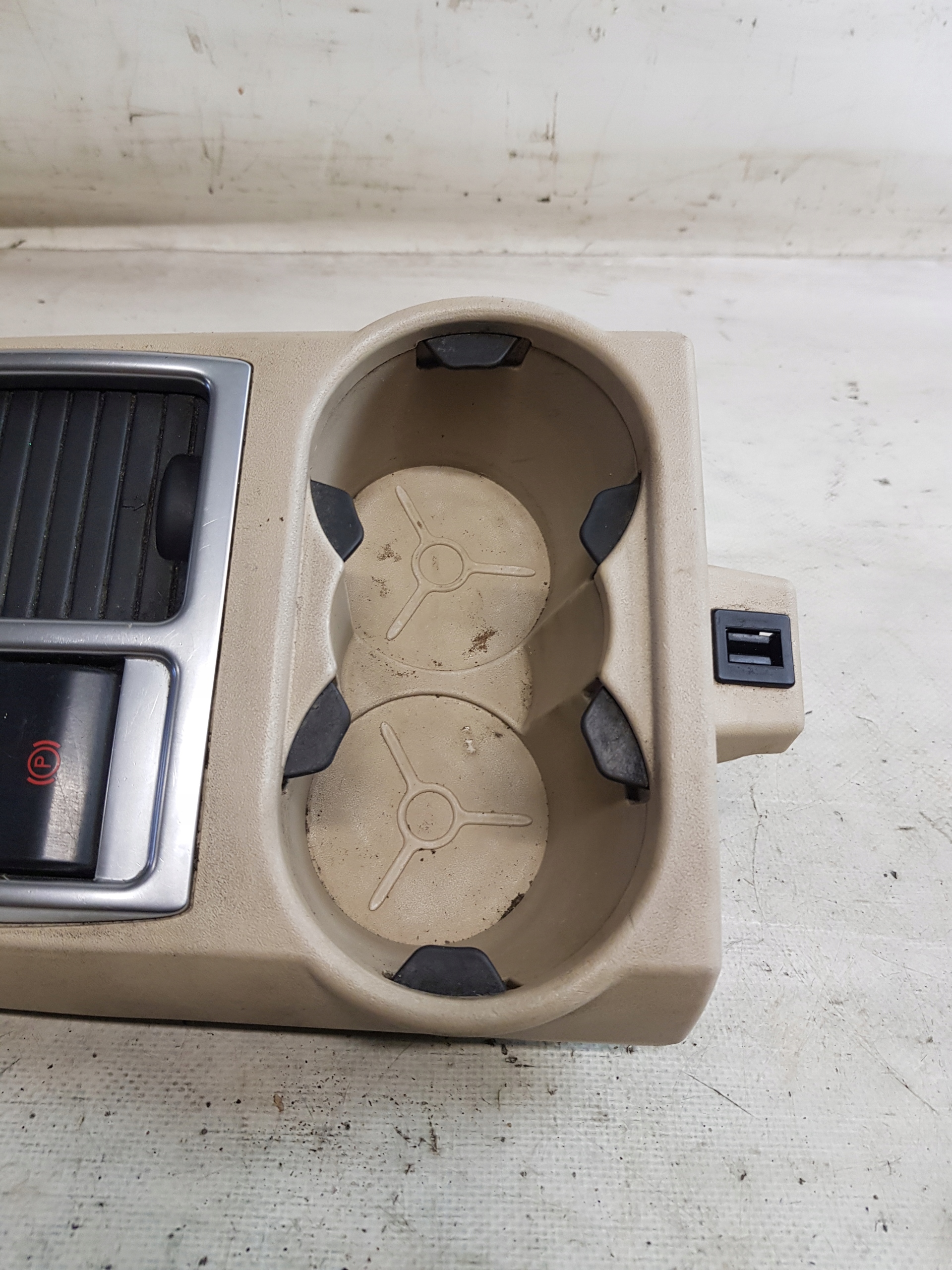 TUNEL mitte Aschenbecher CUPHOLDER+Schalter elektrische Parkbremse 3M5T2B623AC