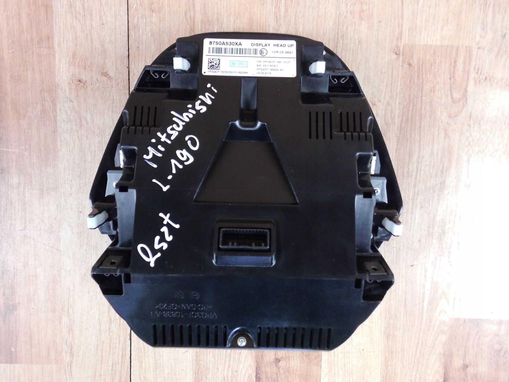 Mitsubishi Eclipse Cross display projektor rzutnik HEAD UP HUD 8750A530
