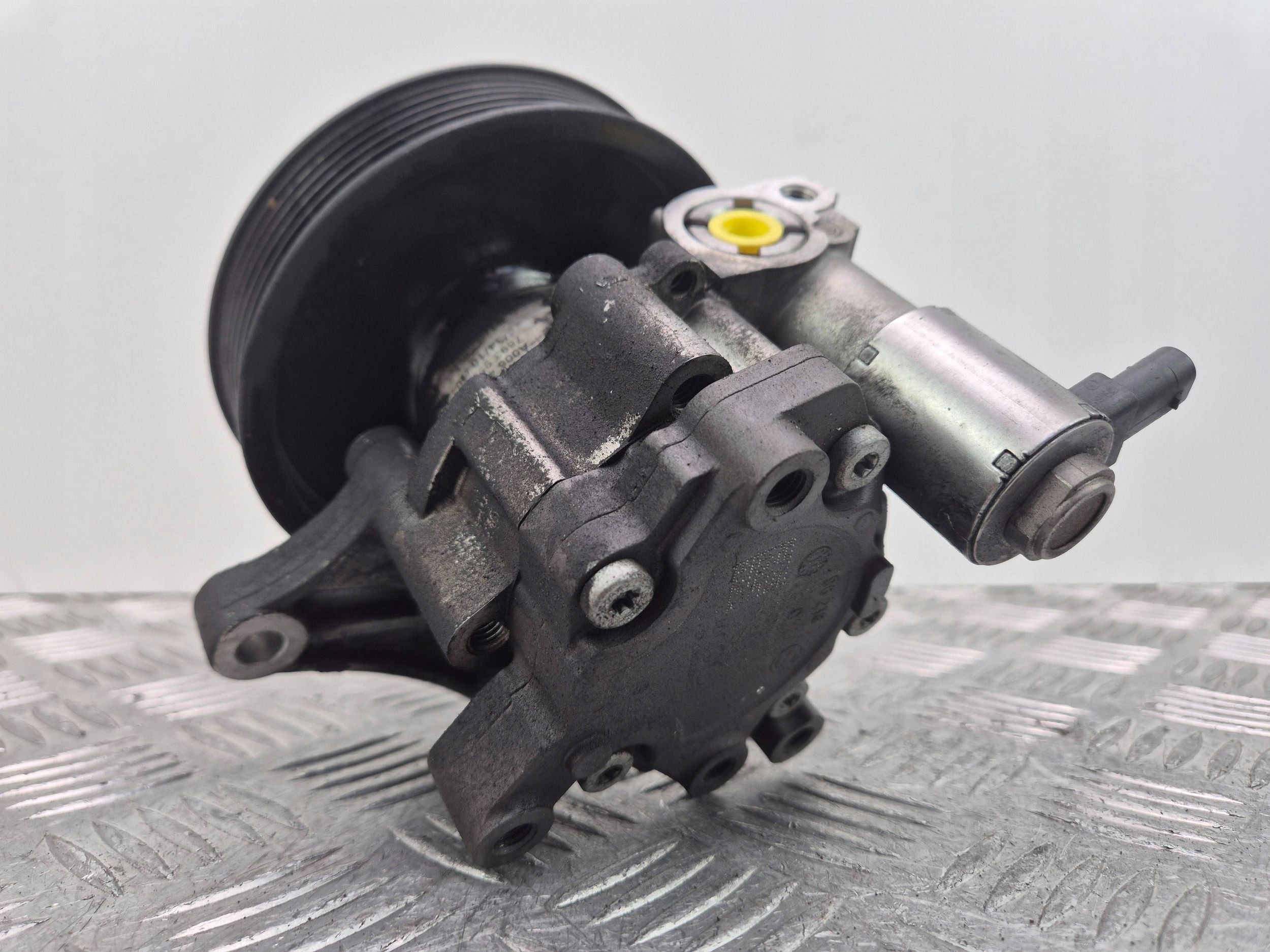 Mercedes C250 CGI W204 servo pump A0064667501 271.860