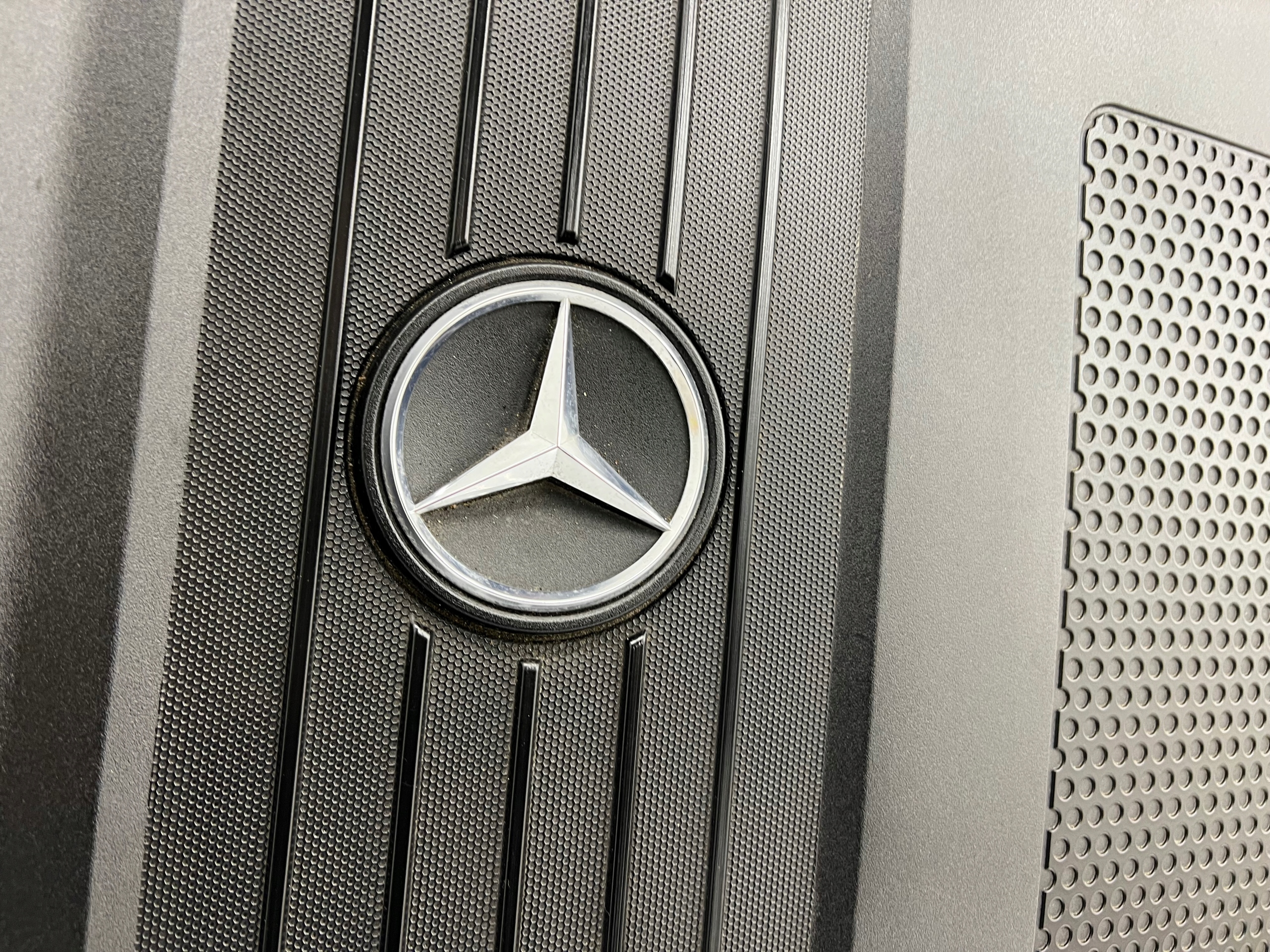 cover for engine upper MERCEDES W212 W204 2.2CDI A6510102167