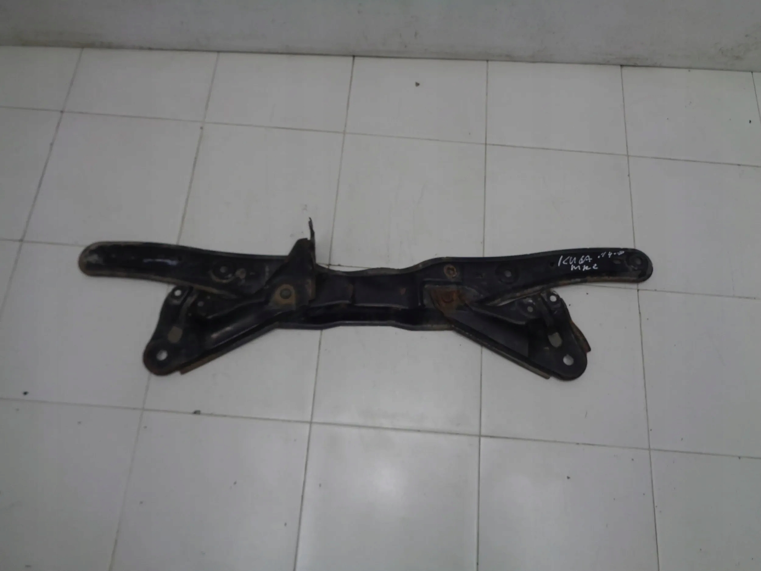 FORD KUGA MK2 sider holder console below radiator 14R