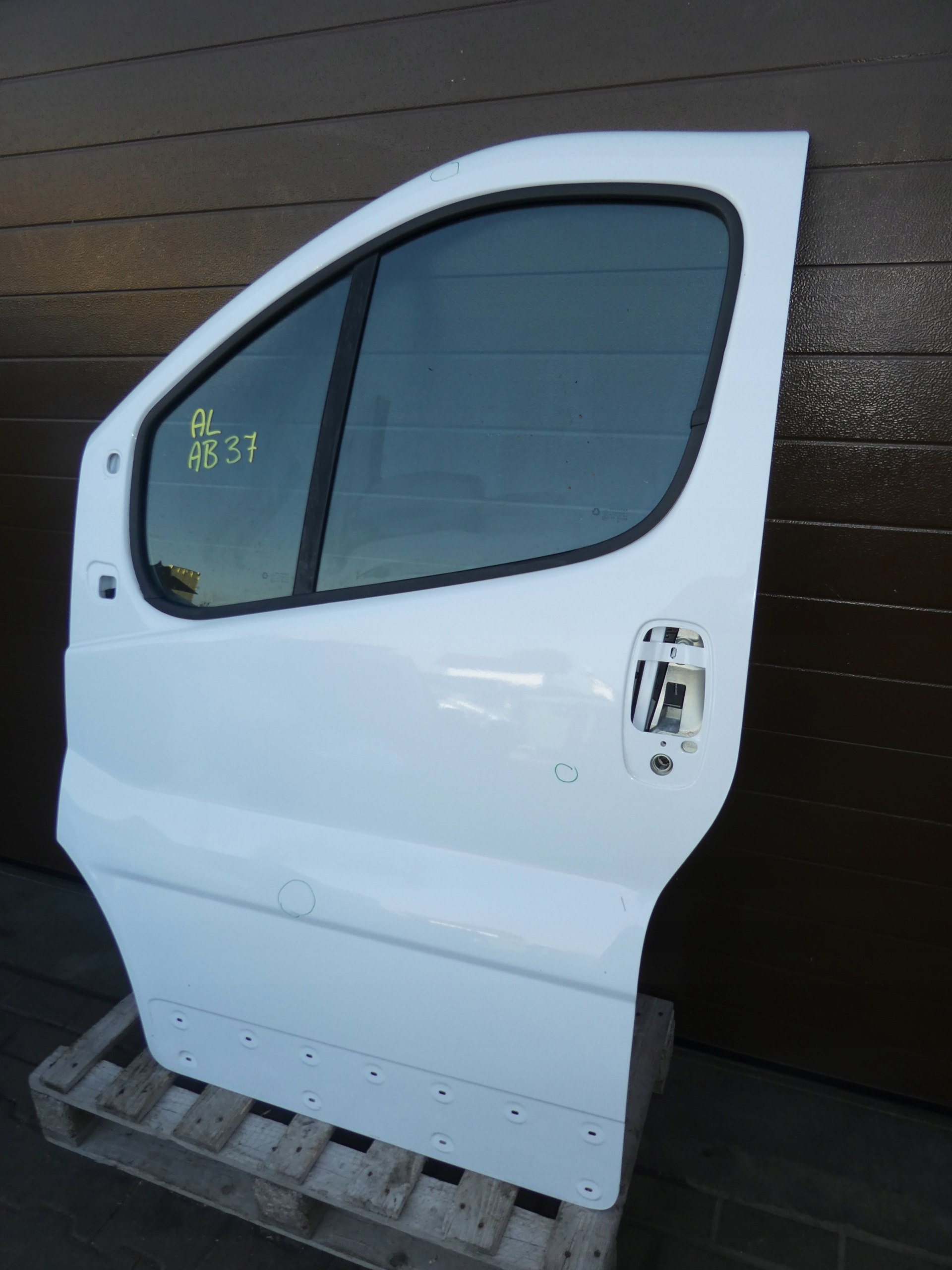 door front left TRAFIC II VIVARO PRIMASTAR complete BIALE