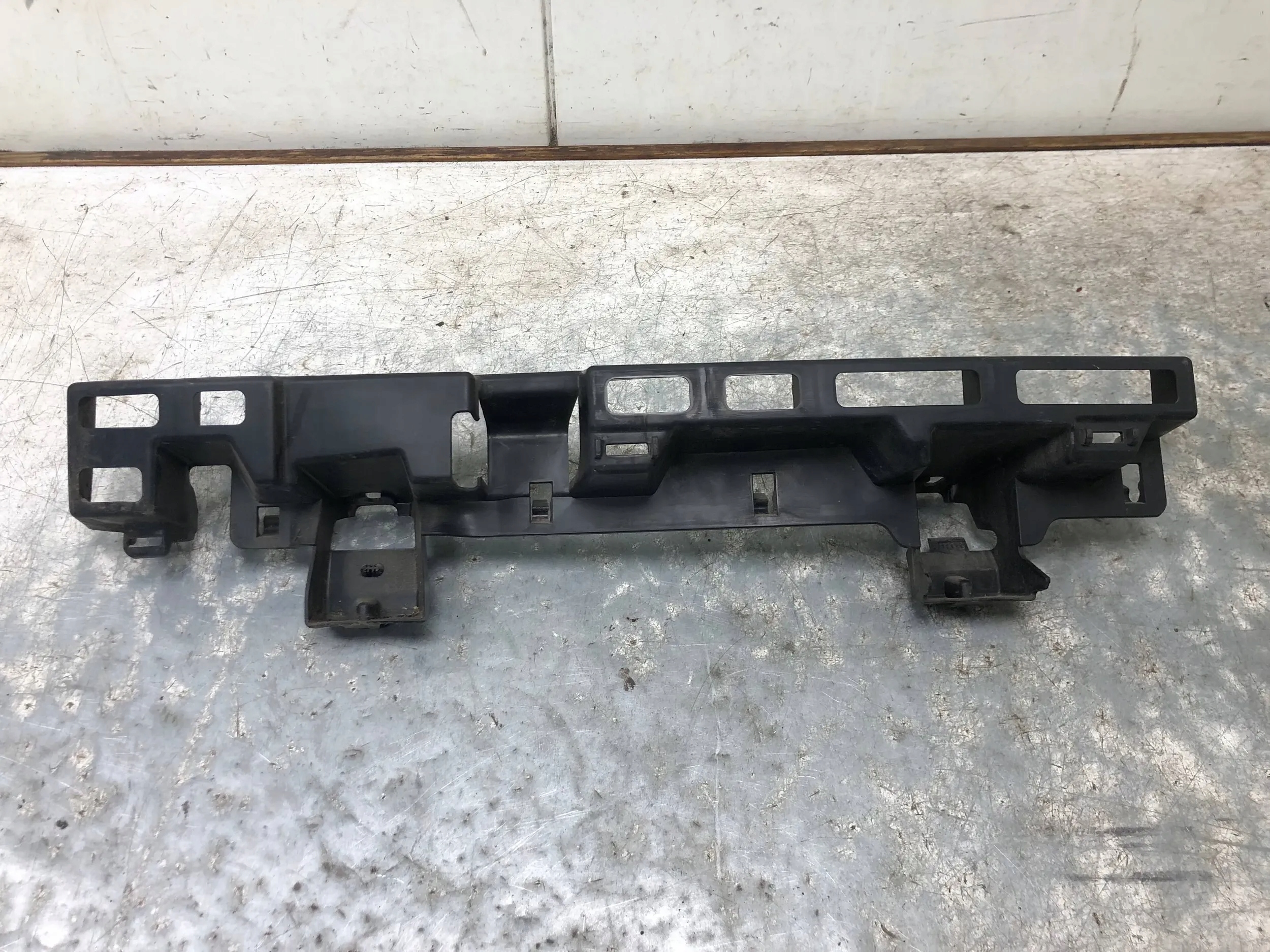 bumper bracket left rear part DACIA DOKKER 850906422R