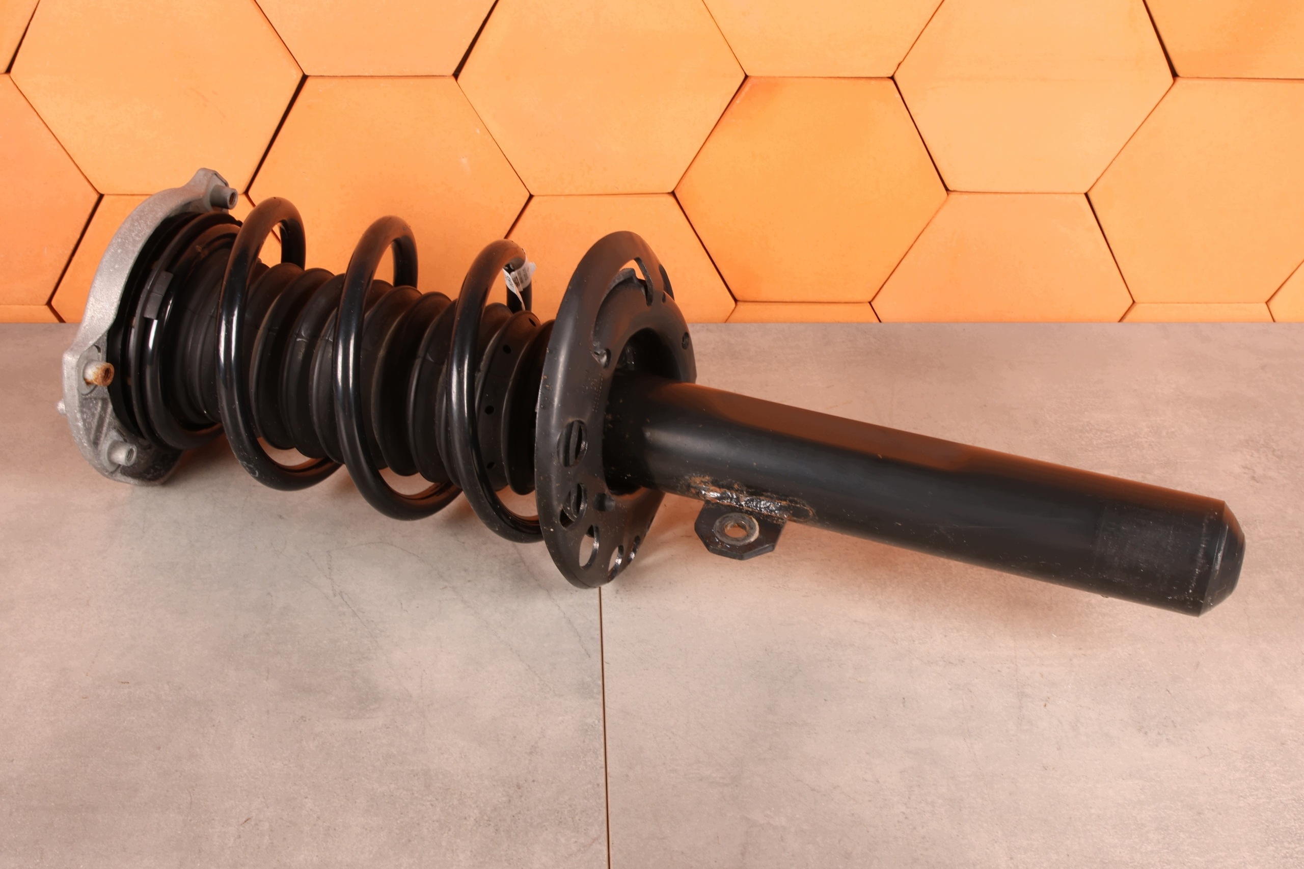 BMW 2' U06 225eX 230eX B38X shock absorber right front front 6896346