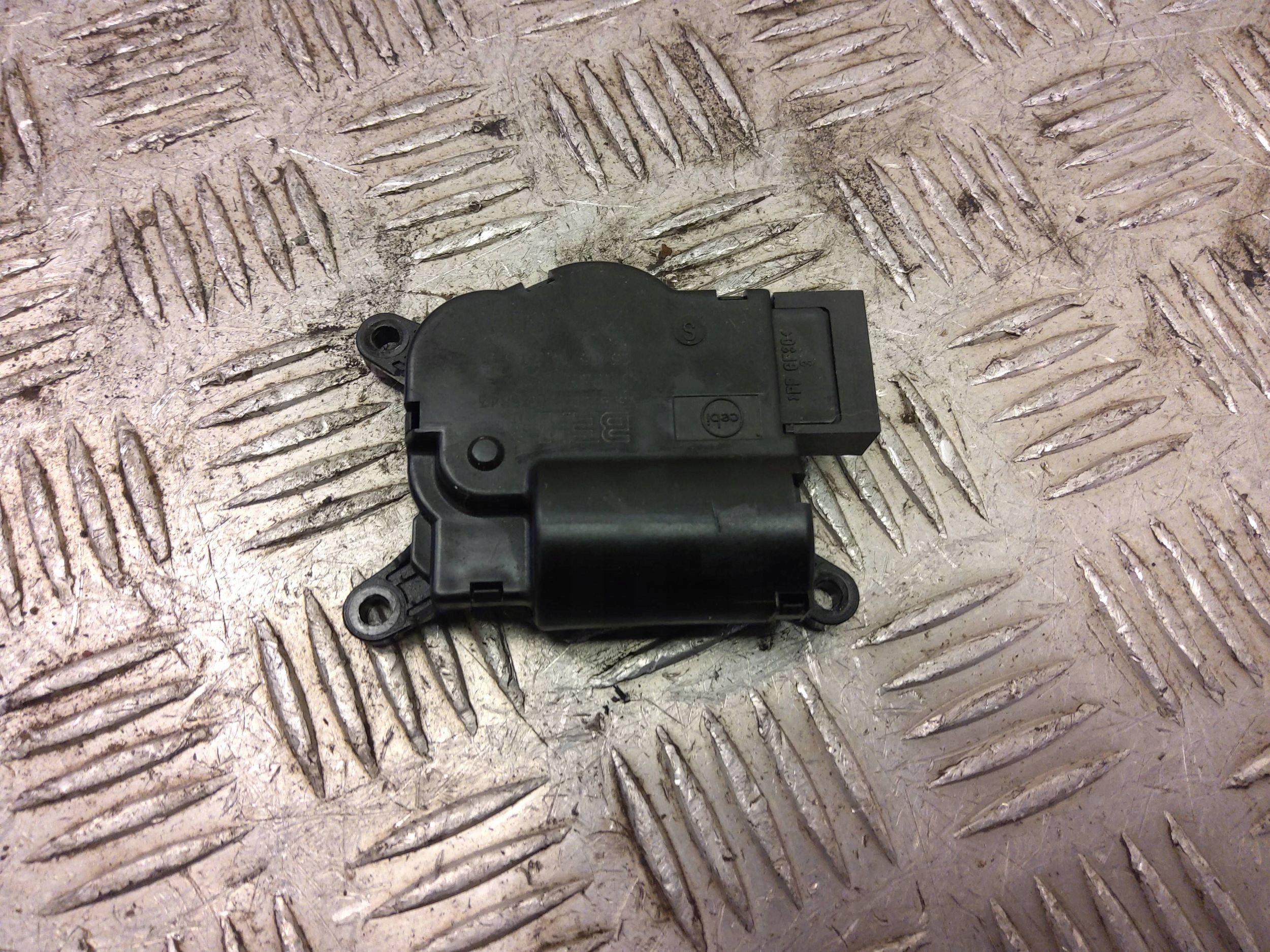 SIlniczek klap nawiewu Smart ForTwo II V3267002