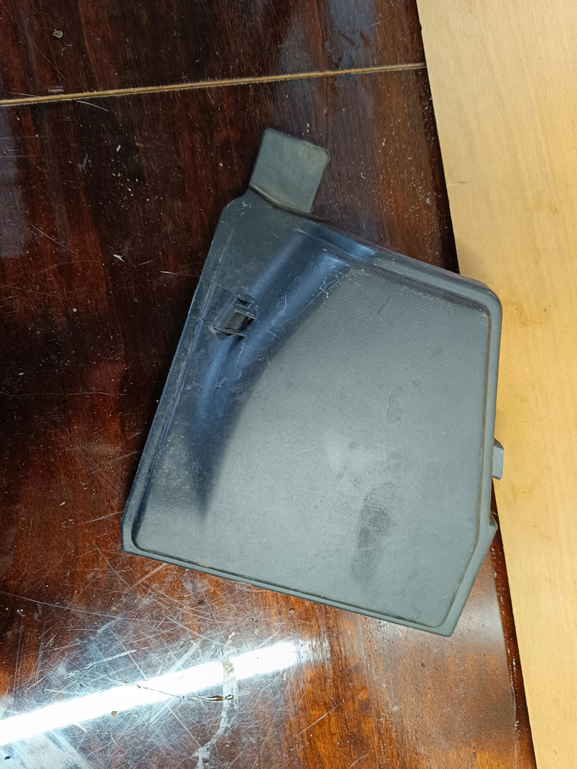 ABDECKUNG DER SICHERUNGEN DACIA SANDERO 8200738818