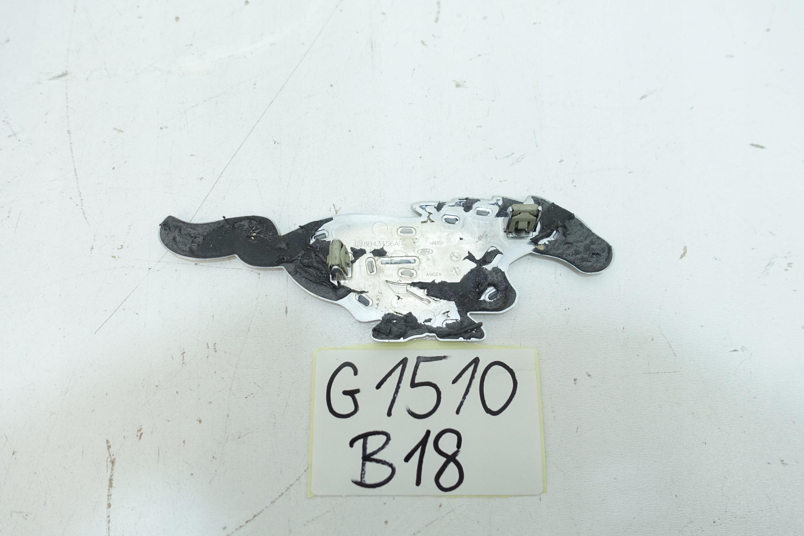 FORD MUSTANG MACH-E 2020- EMBLEMAT LOGO KLAPY BAGAŻNIKA LJ8B-43156-AC Jakość części (zgodnie z GVO) O - oryginał z logo producenta pojazdu (OE)