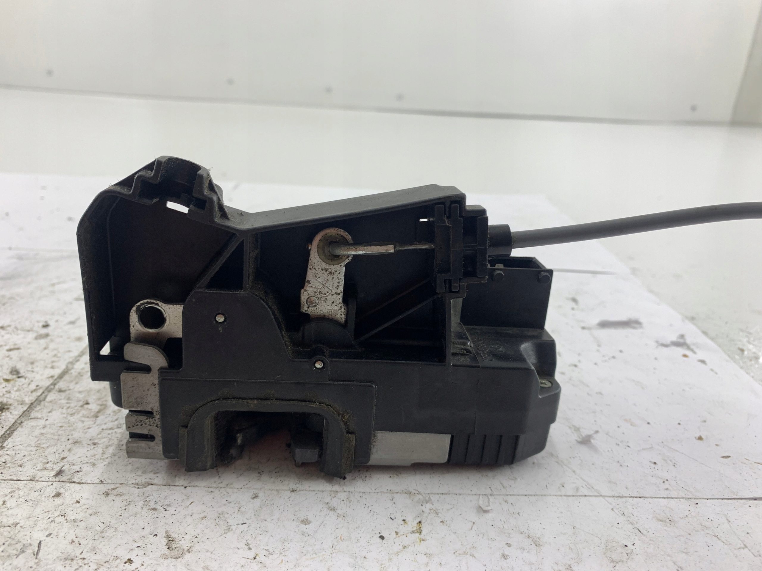OPEL ZAFIRA A lock door right front 24444016