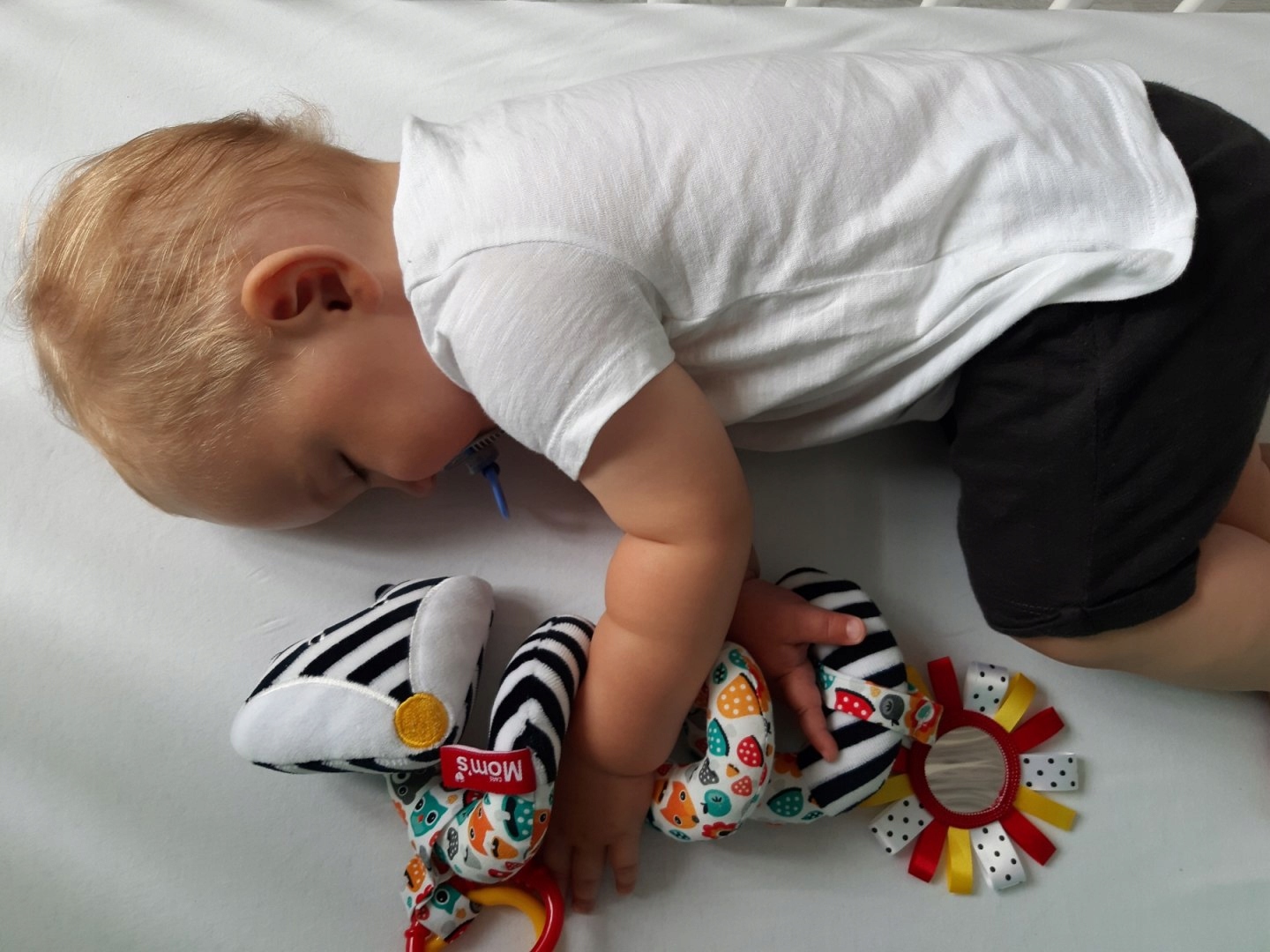 MOM'S CARE KONTRASTOWA SPIRALKA DO WÓZKA ZAWIESZKA Rodzaj zawieszki