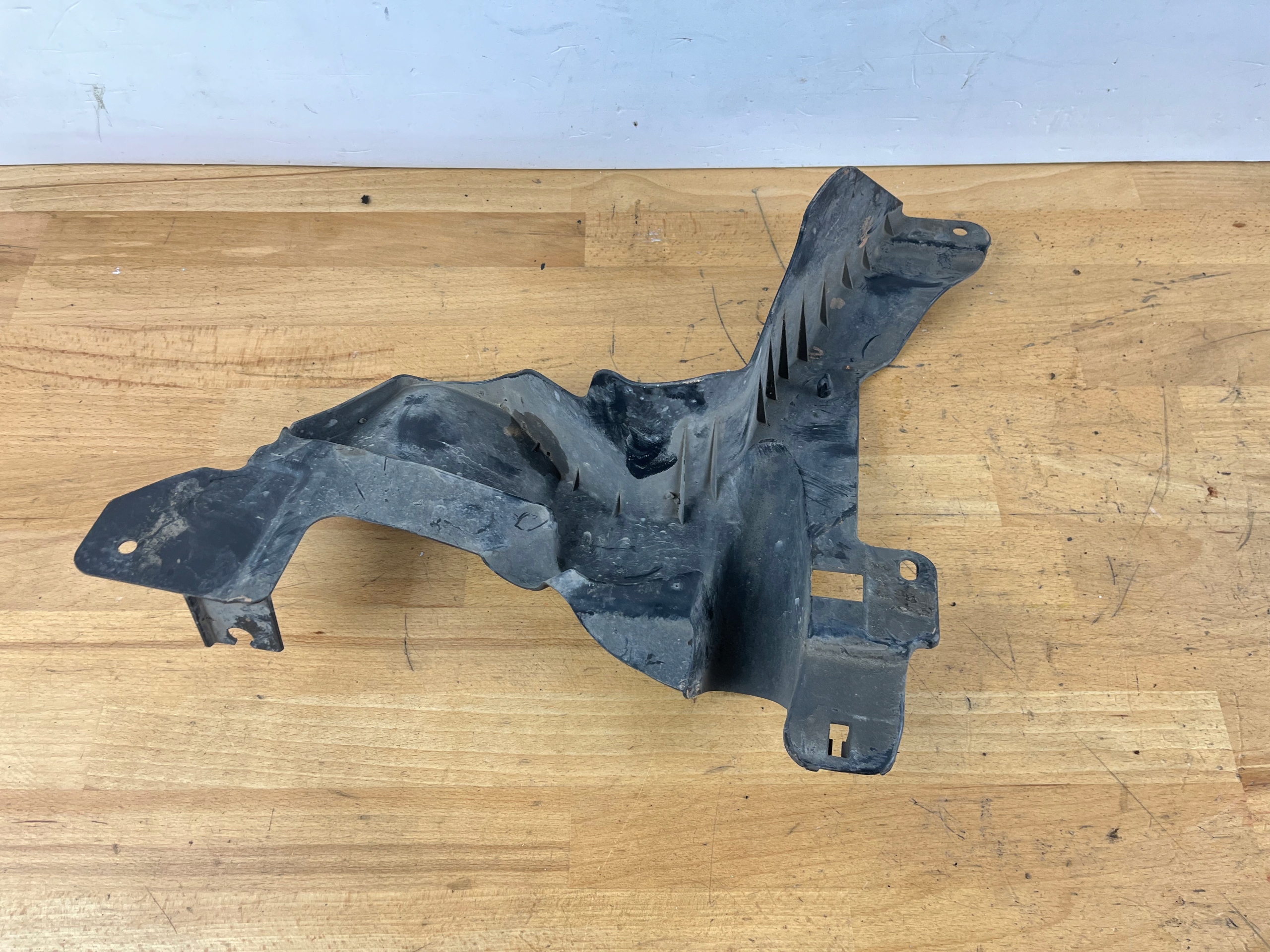 support holder NADKOLA right front LAND ROVER EVOQUE II K8D2-7F01F-AF