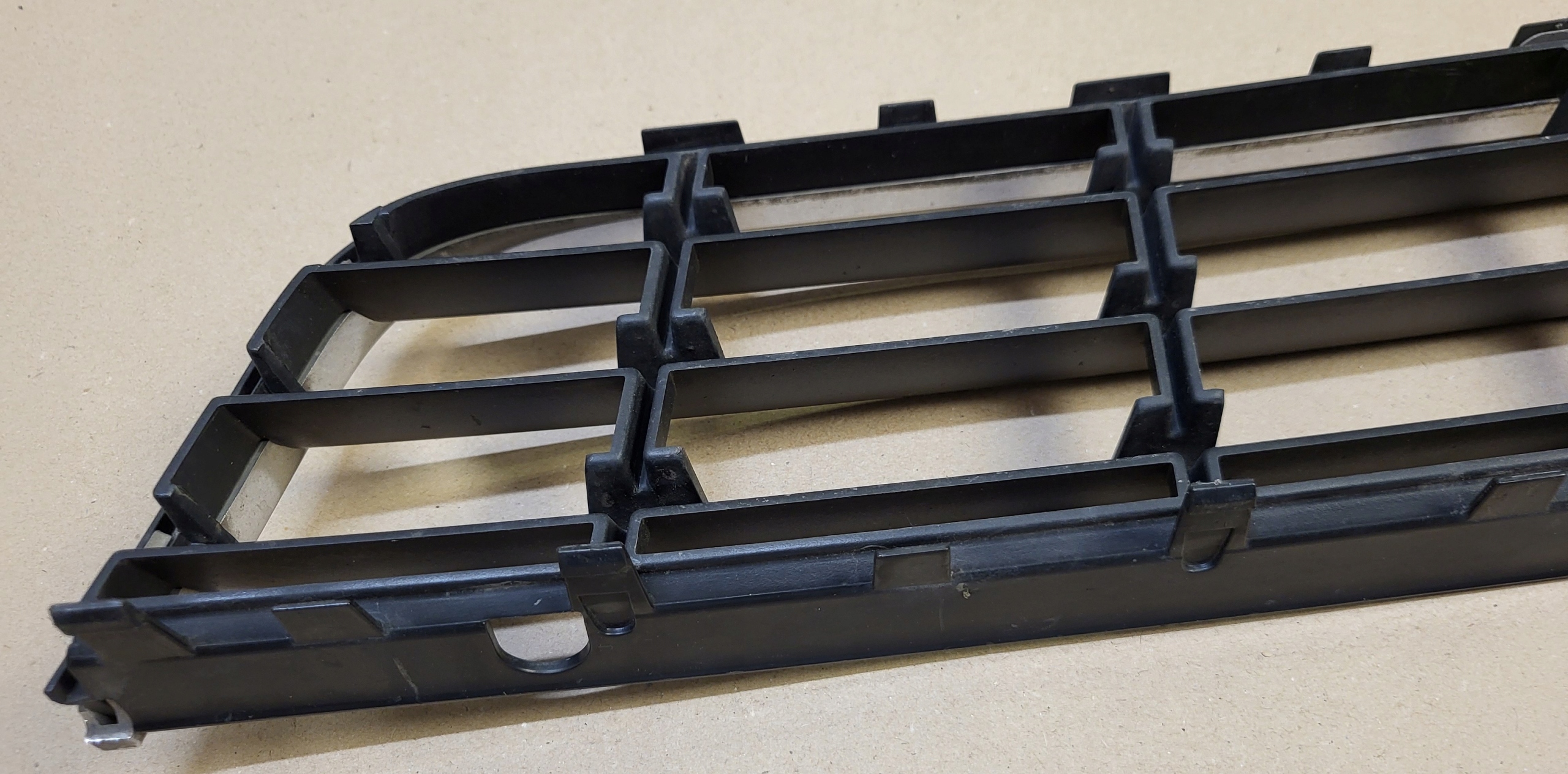 front PREKLADgrill grid central of a bumper front VW PASSAT B6 3C0 OE