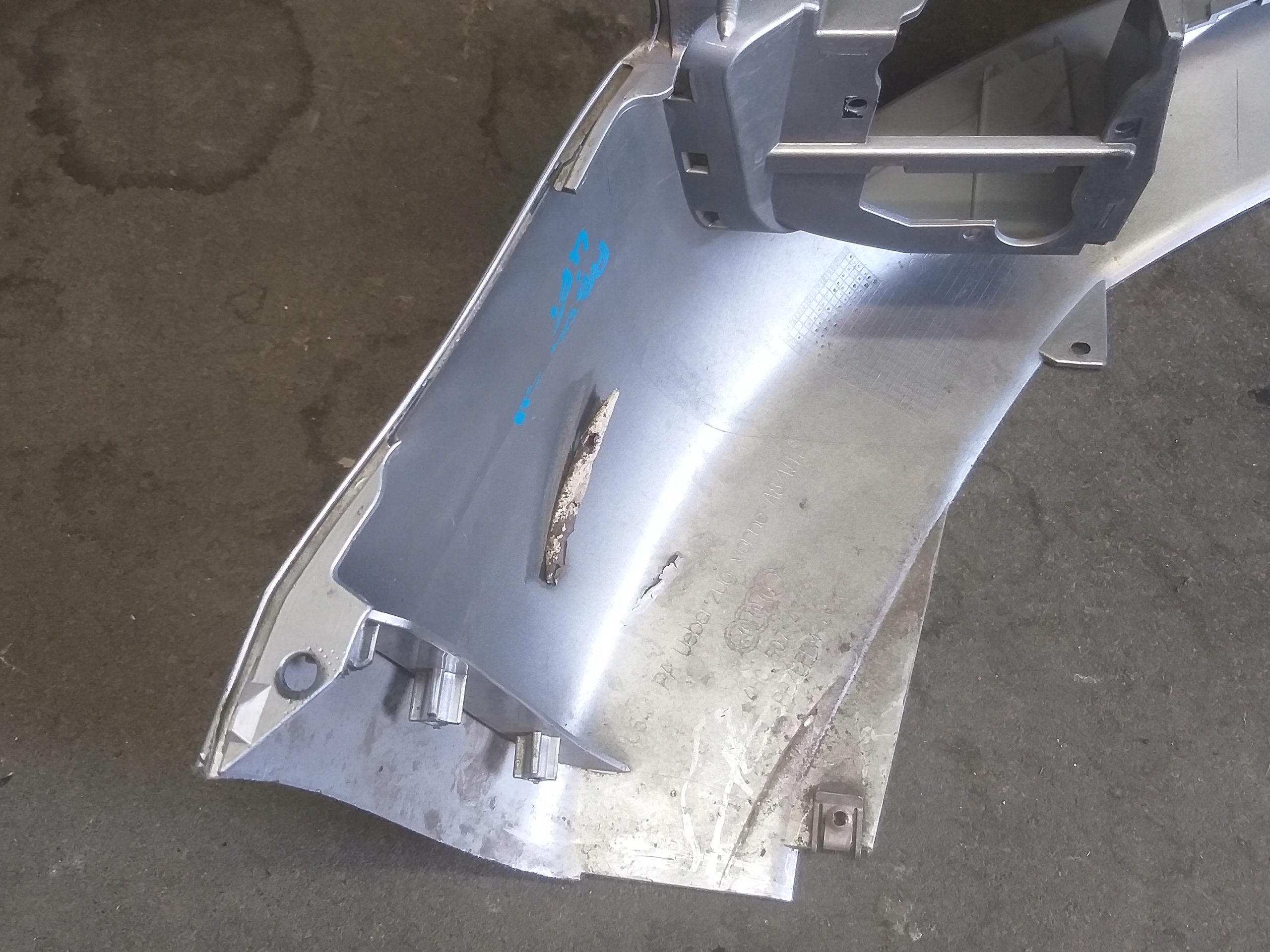 nárazník předek AUDI A8 D4 LIFT