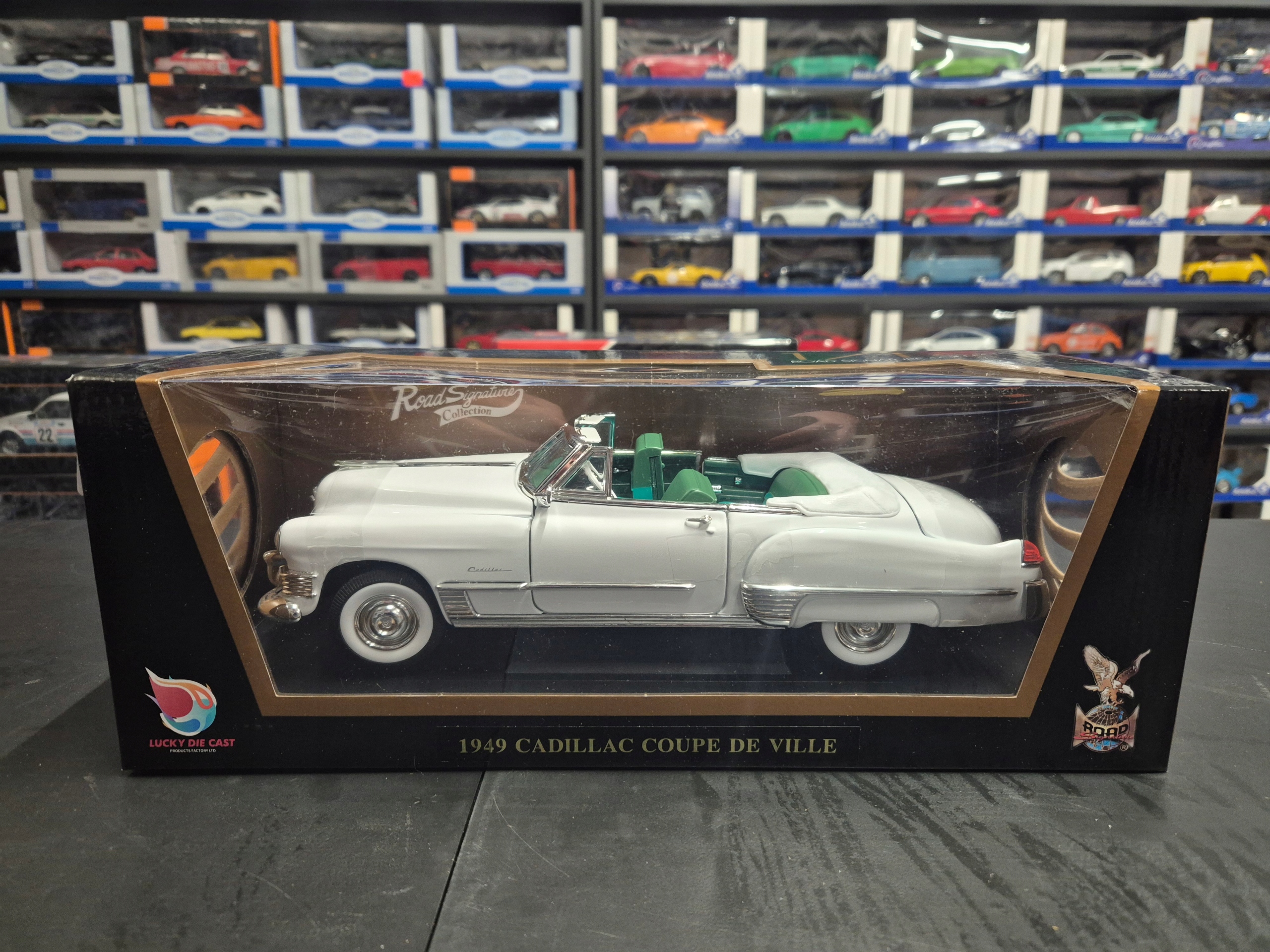 CADILLAC COUPE DE VILLE 1949 1/18 ROAD SIGNATURE LDC 92308