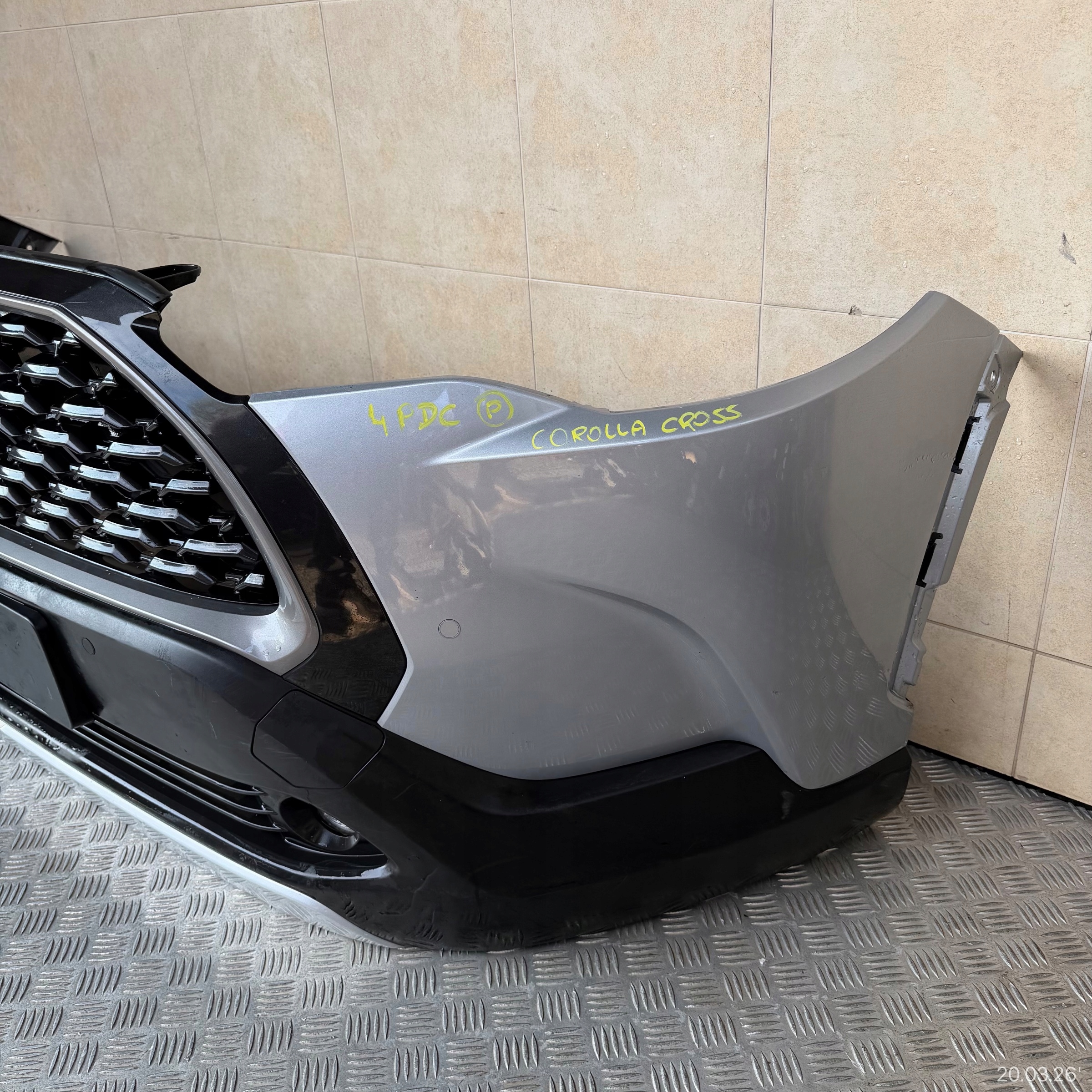 front bumper complete TOYOTA COROLLA CROSS 2025 ROK 4 PDC