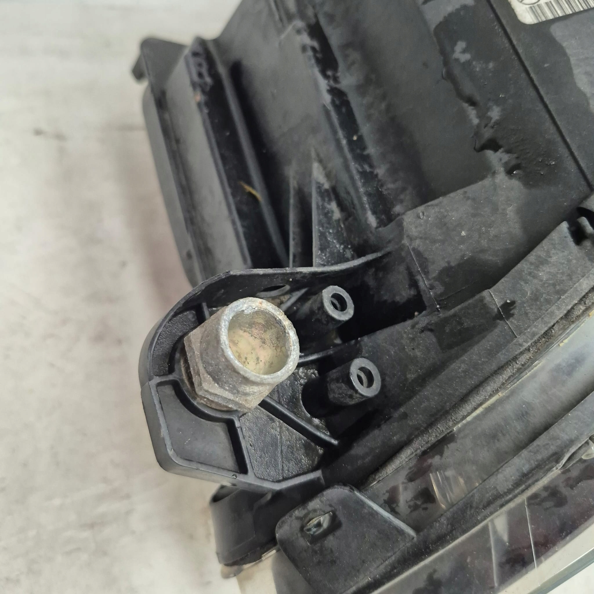 MERCEDES C KLASA W204 LIFT 11- light left front front BI XENON ILS