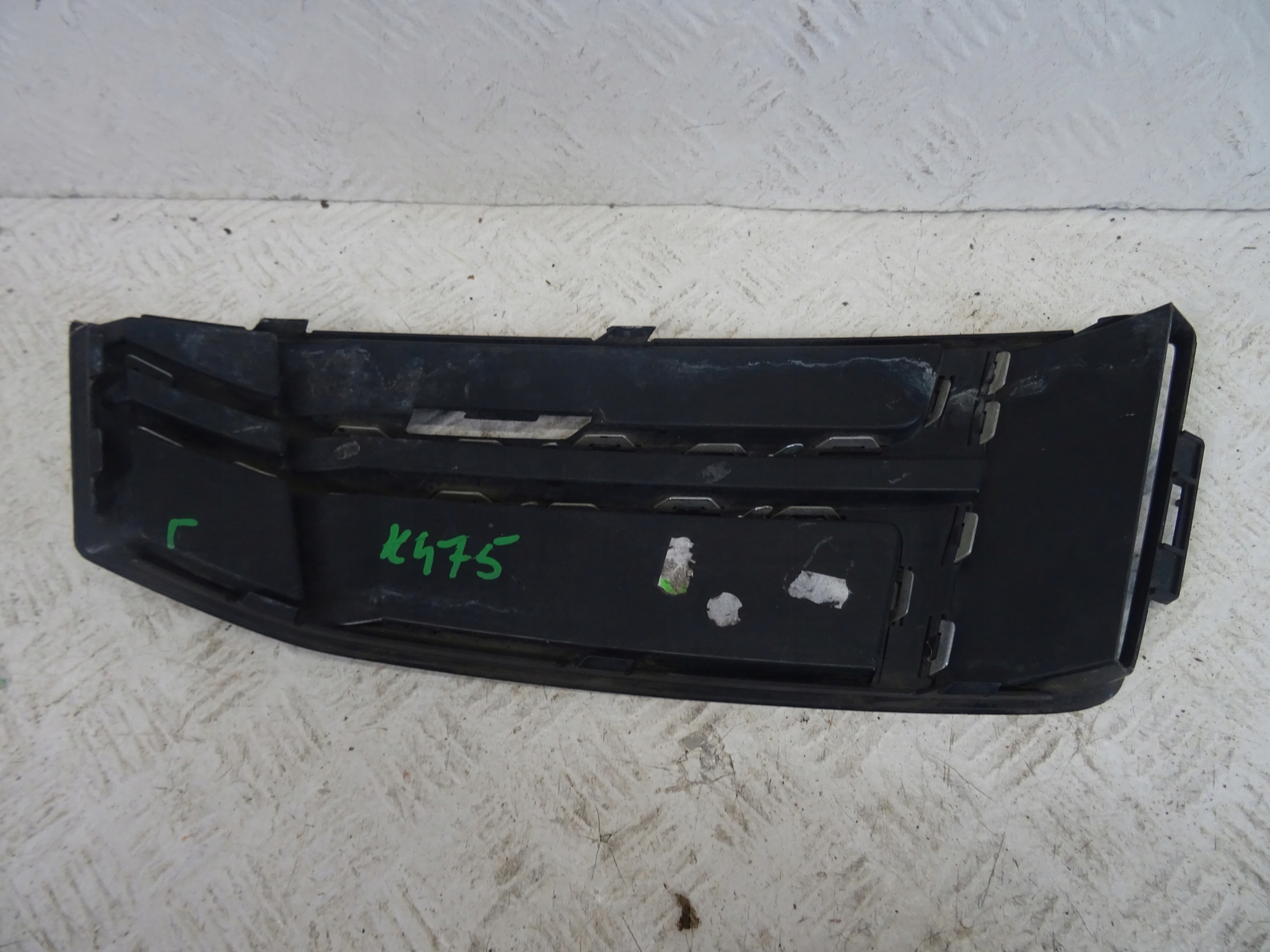 grid of a bumper front front left AUDI A4 B9 S-LINE 8W0807681F