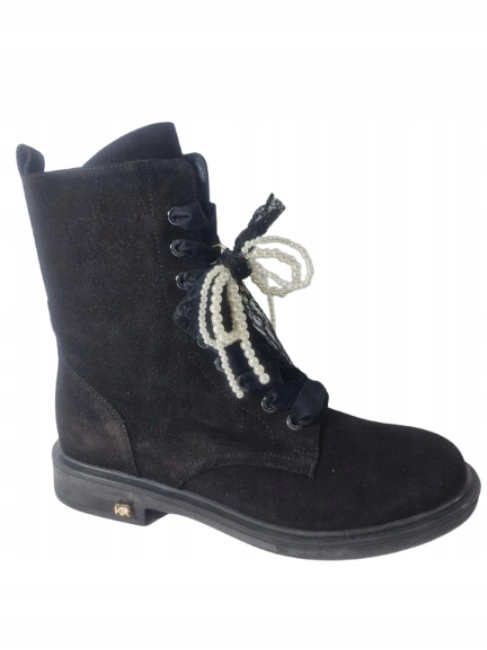 Černé dámské kotníkové boty , zateplené kotníkové boty s dekorací Karino 37